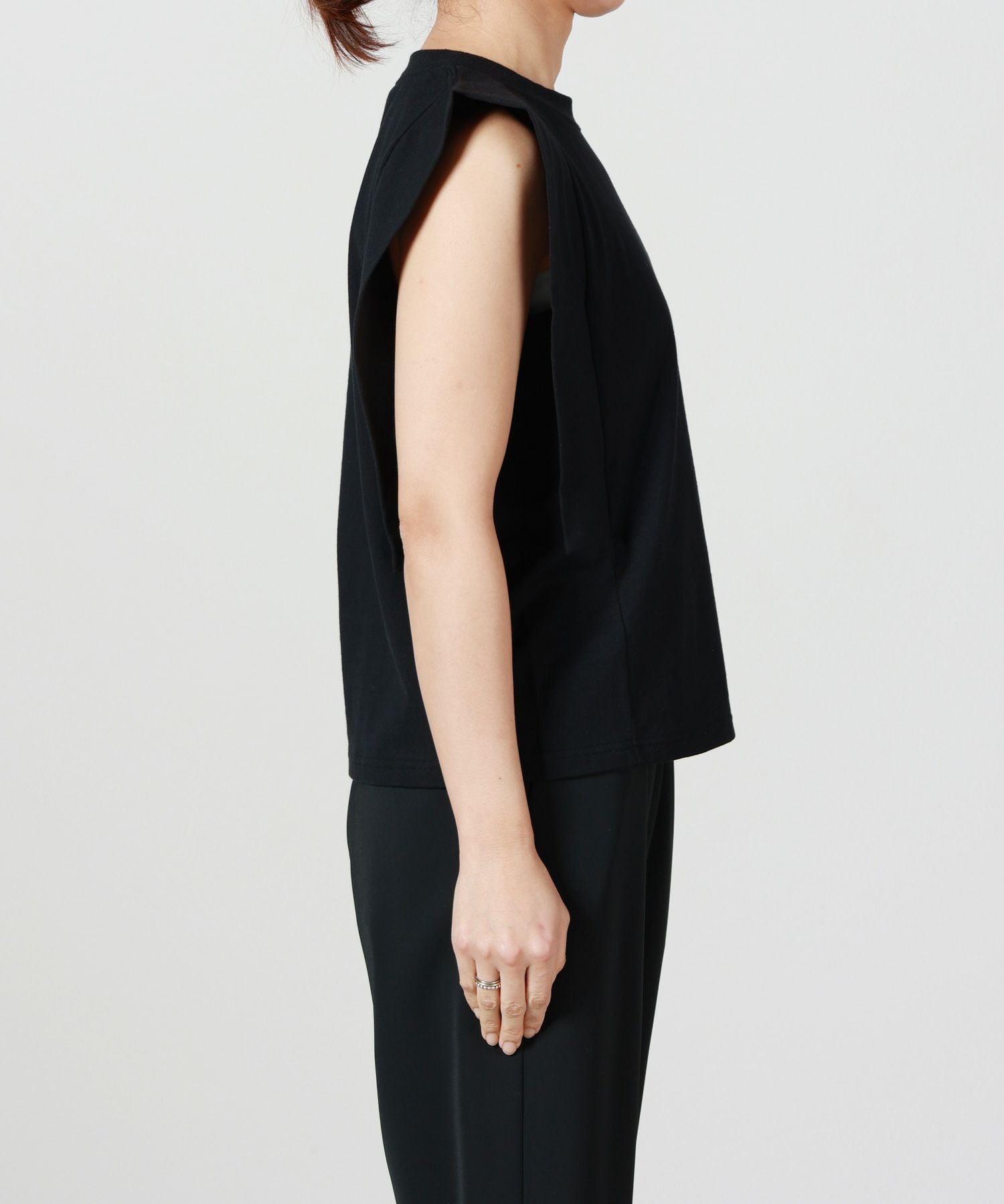 HYKE(ハイク)】 POWER SHOULDER TOP｜PARIGOT ONLINE（パリゴオンライン）