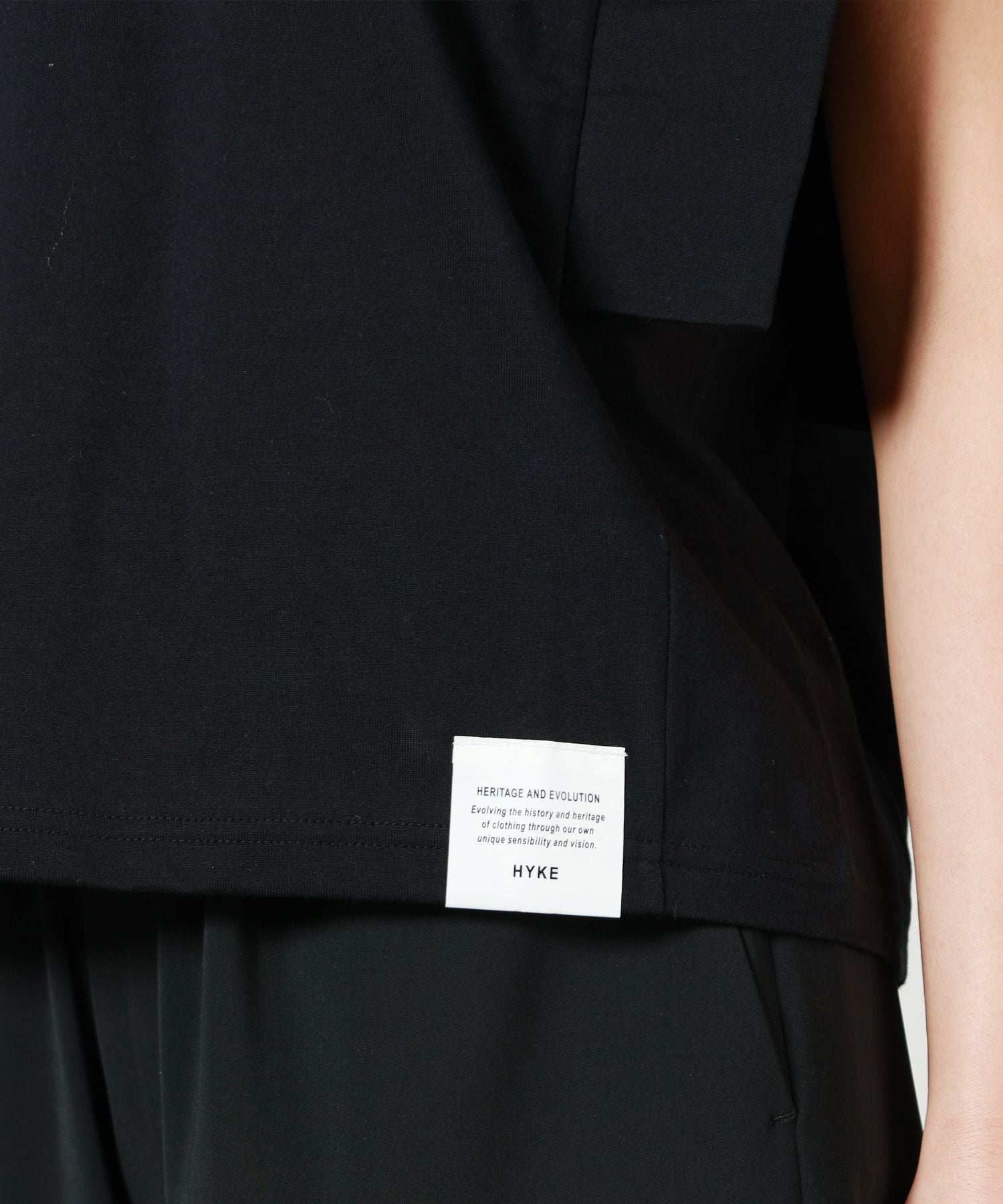 HYKE(ハイク)】 POWER SHOULDER TOP｜PARIGOT ONLINE（パリゴオンライン）