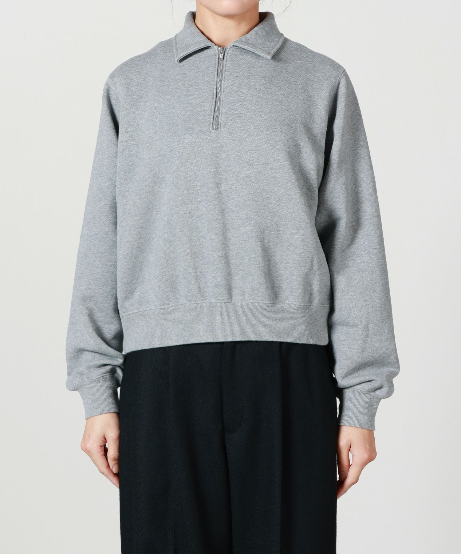 PHEENY(フィーニー)】 Athleisure Half-Zip Collared Pullover