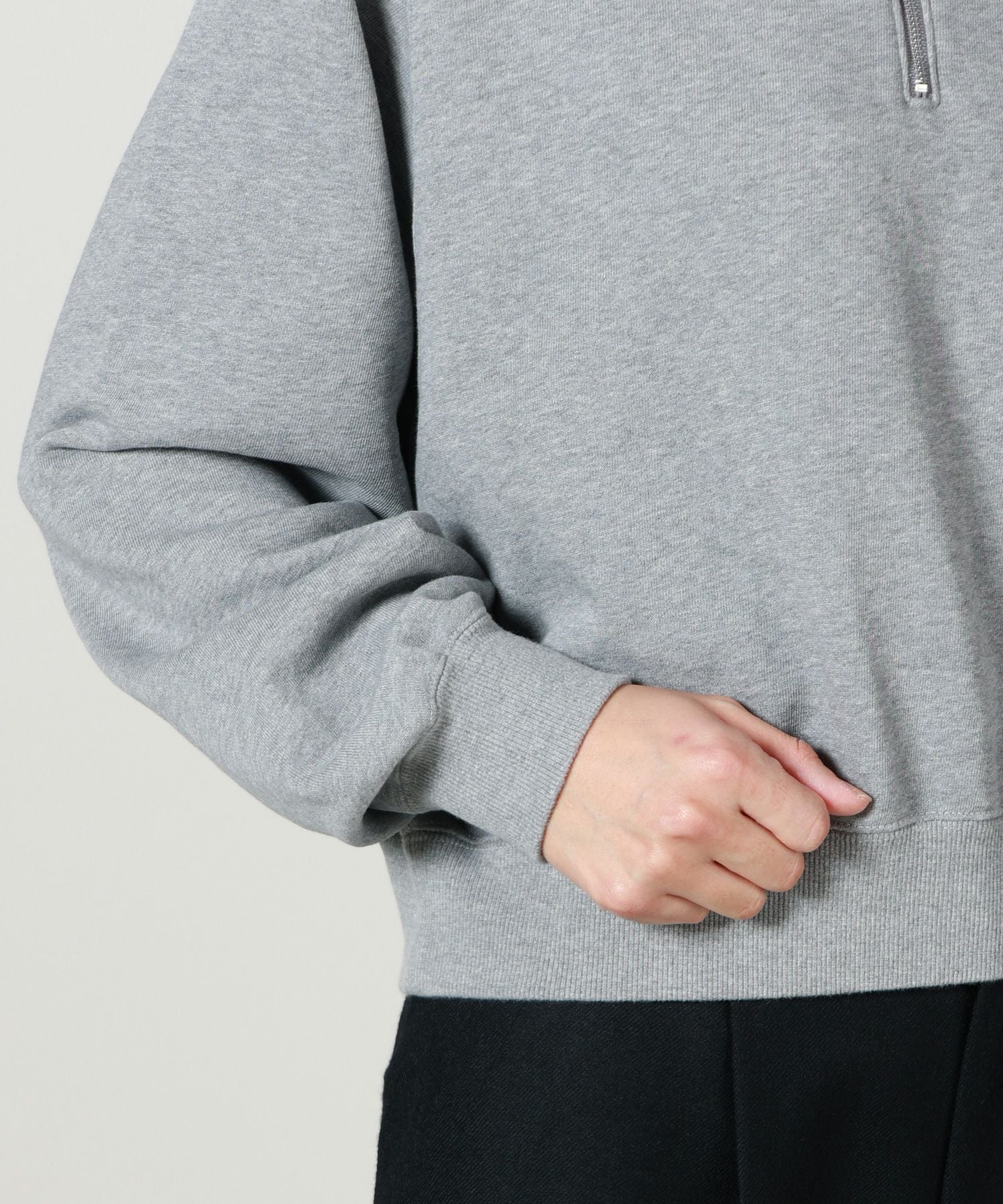 PHEENY(フィーニー)】 Athleisure Half-Zip Collared Pullover