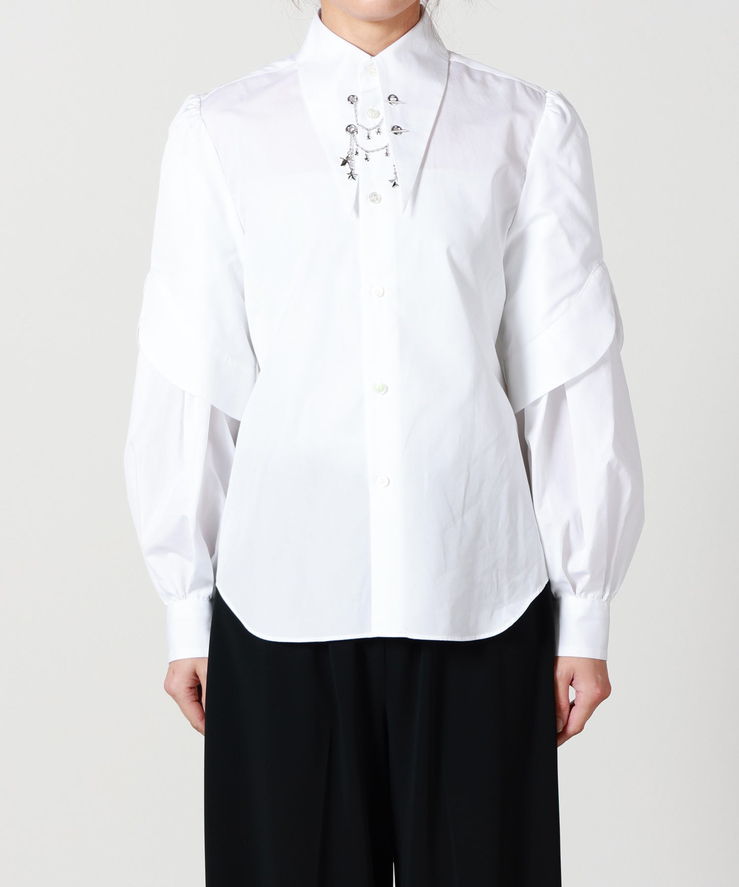 noir kei ninomiya(ノワールケイニノミヤ)】 スターチャーム付シャツ