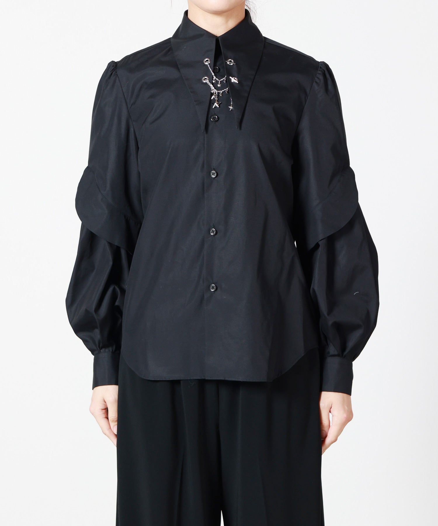 noir kei ninomiya(ノワールケイニノミヤ)】 スターチャーム付シャツ