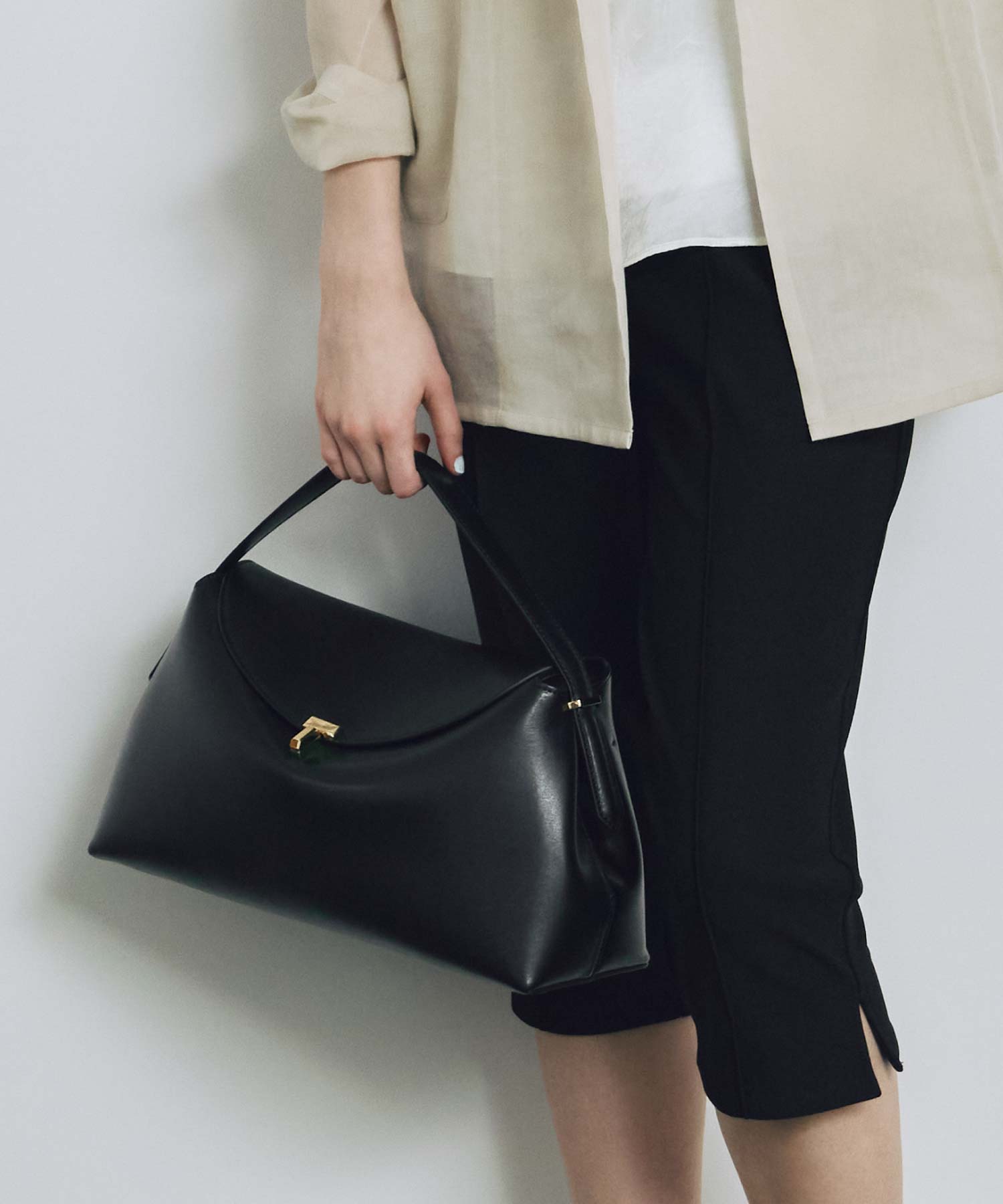 TOTEME(トーテム)】 T-lock Leather Top Handle｜PARIGOT ONLINE