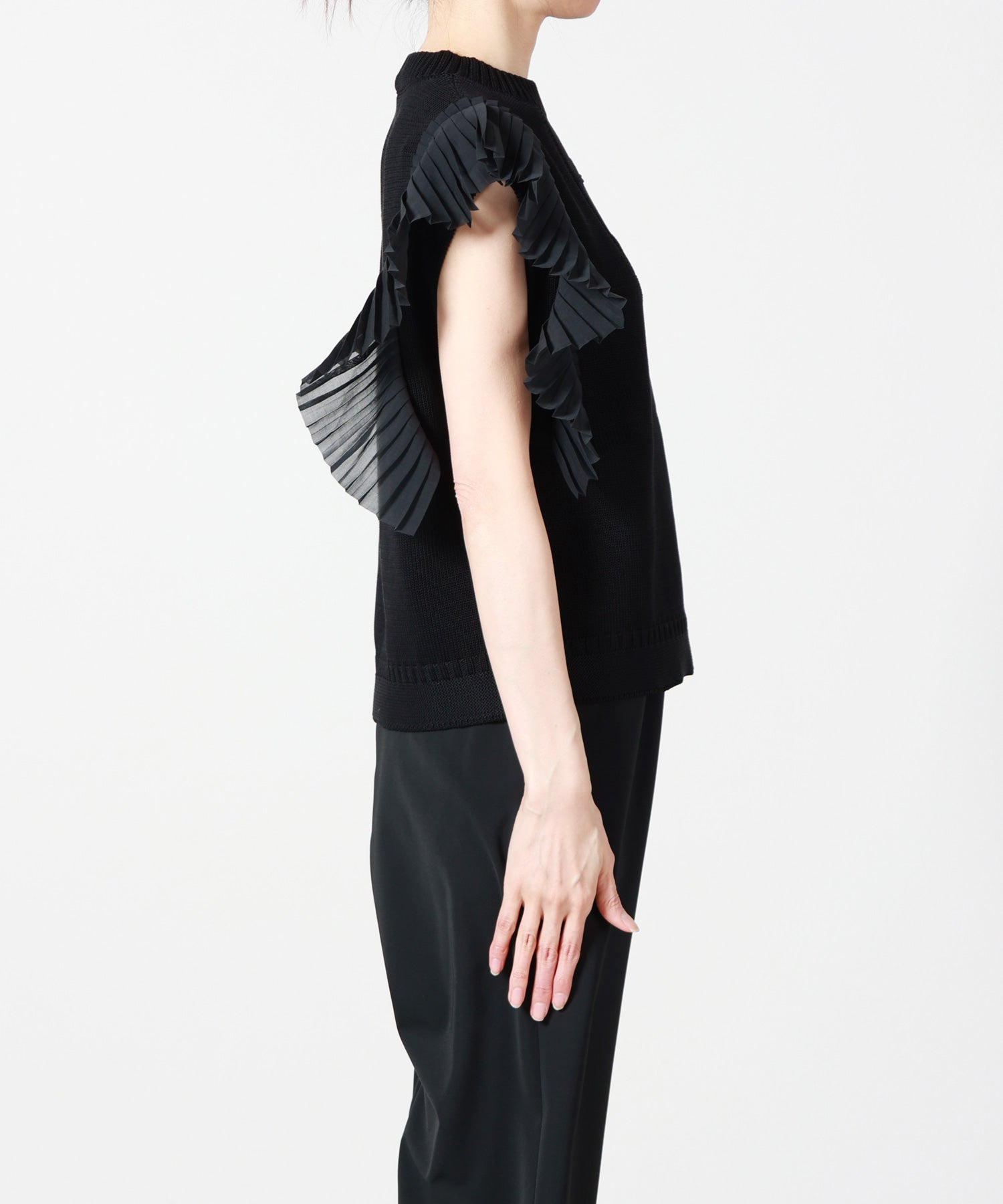 HYKE(ハイク)】 SLEEVELESS PLEATED GUERNSEY KNIT｜PARIGOT ONLINE