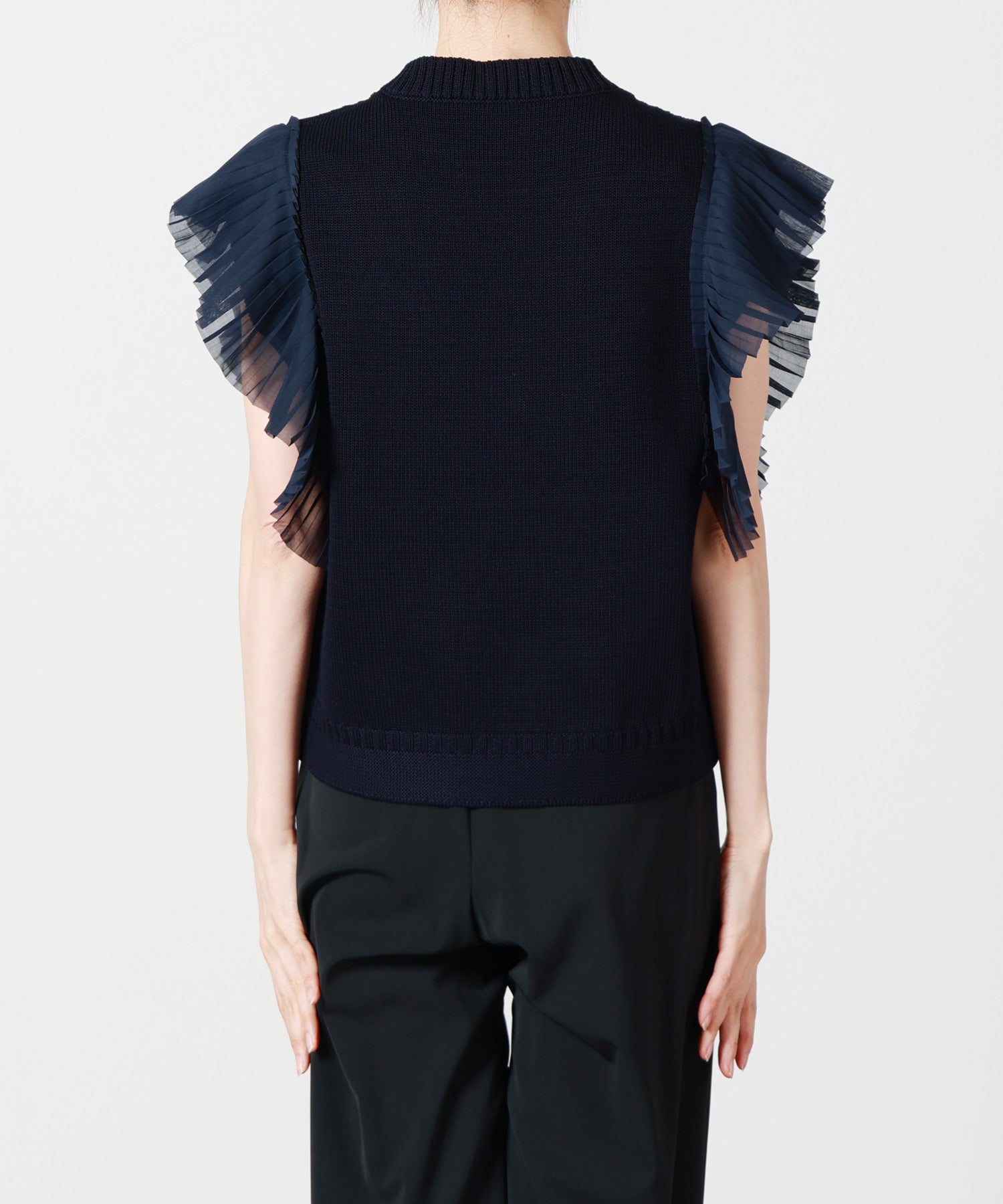 HYKE(ハイク)】 SLEEVELESS PLEATED GUERNSEY KNIT｜PARIGOT ONLINE