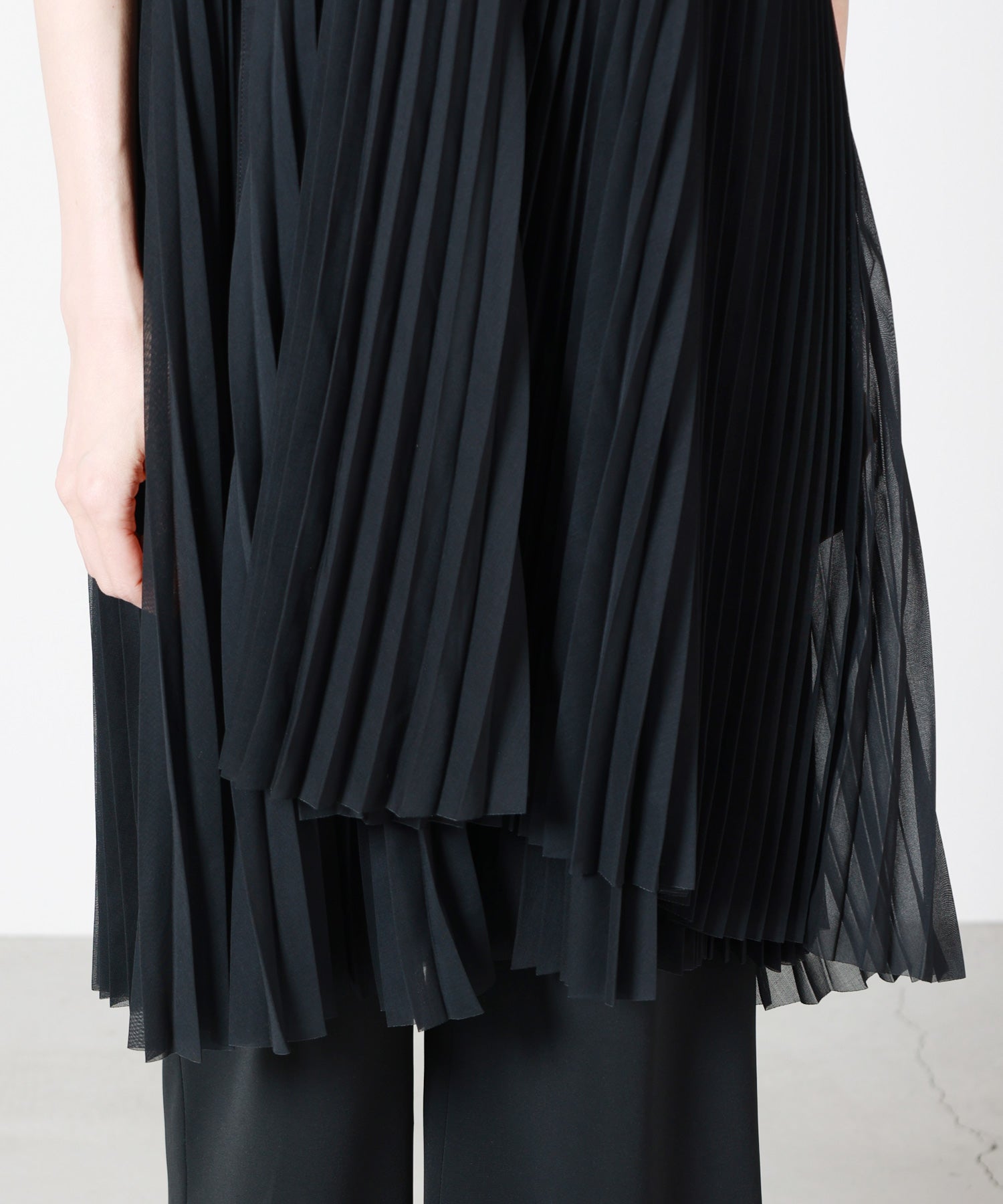 HYKE(ハイク)】 SHEER PLEATED WRAP DRESS｜PARIGOT ONLINE（パリゴ