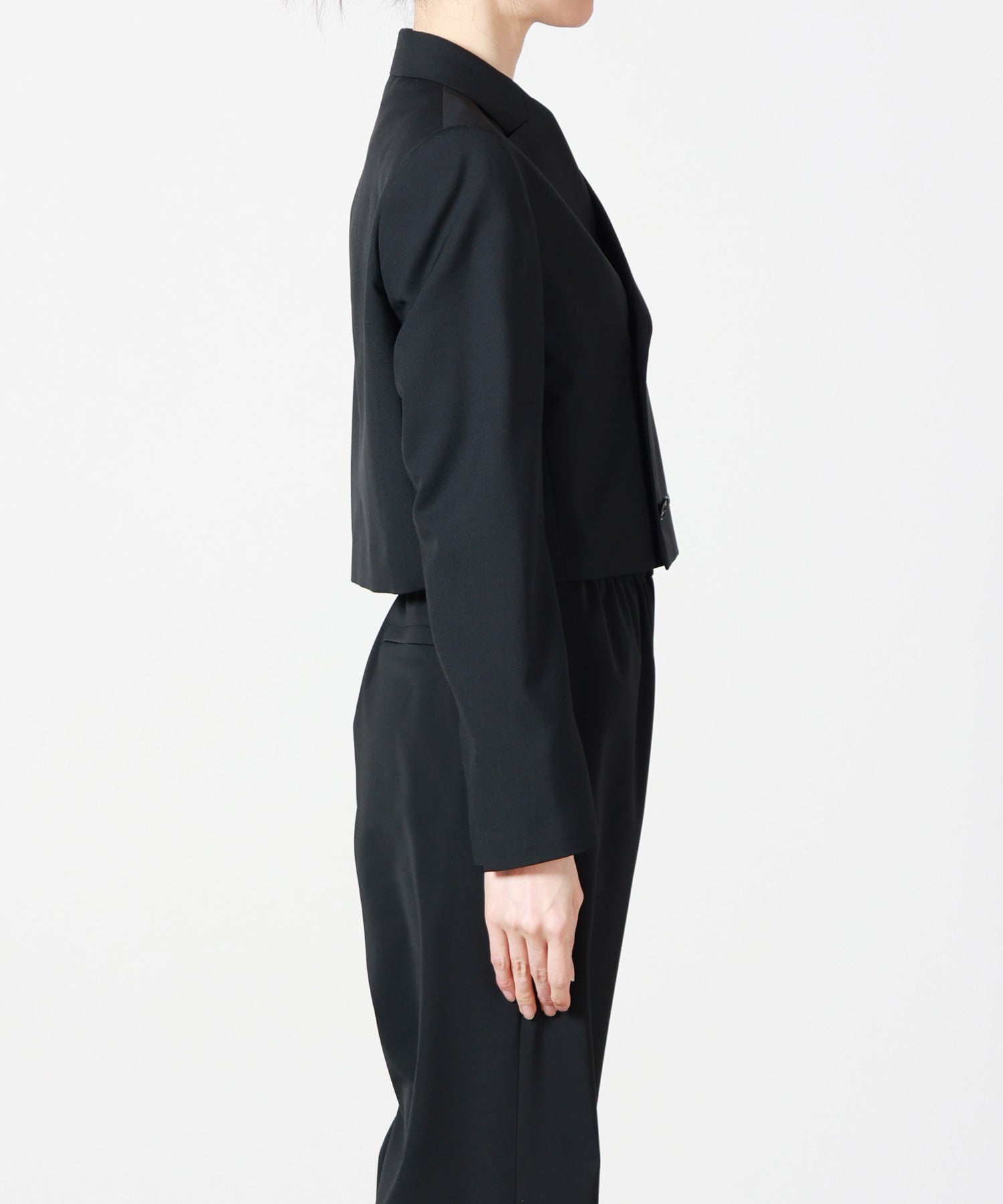 HYKE(ハイク)】 WOOL DOUBLE-BREASTED CROPPED BLAZER｜PARIGOT ONLINE
