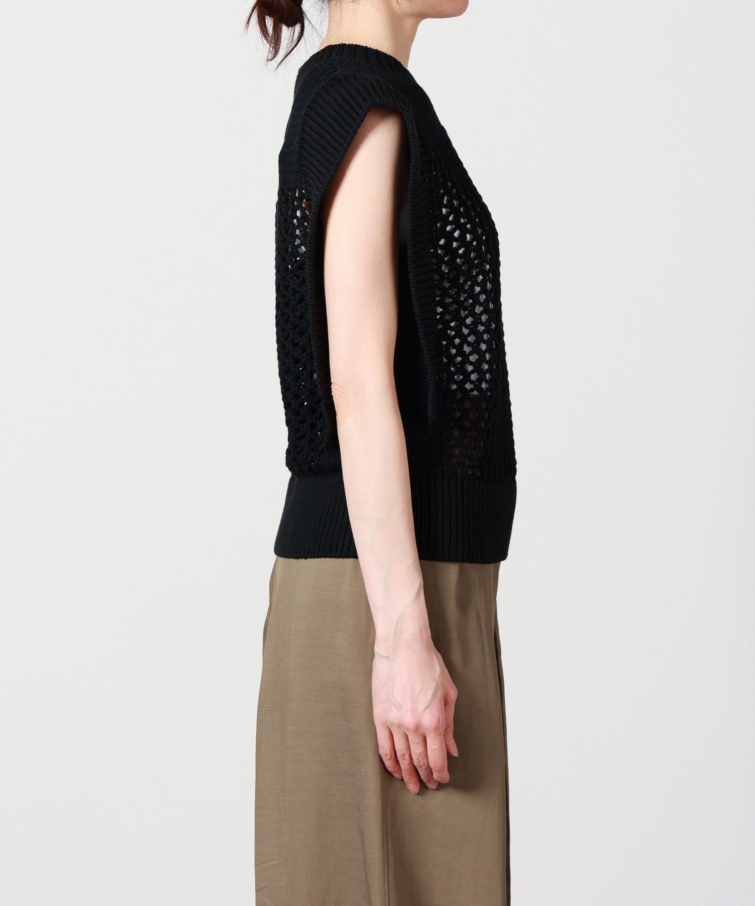HYKE(ハイク)】 CROCHET SLEEVELESS KNIT｜PARIGOT ONLINE（パリゴ