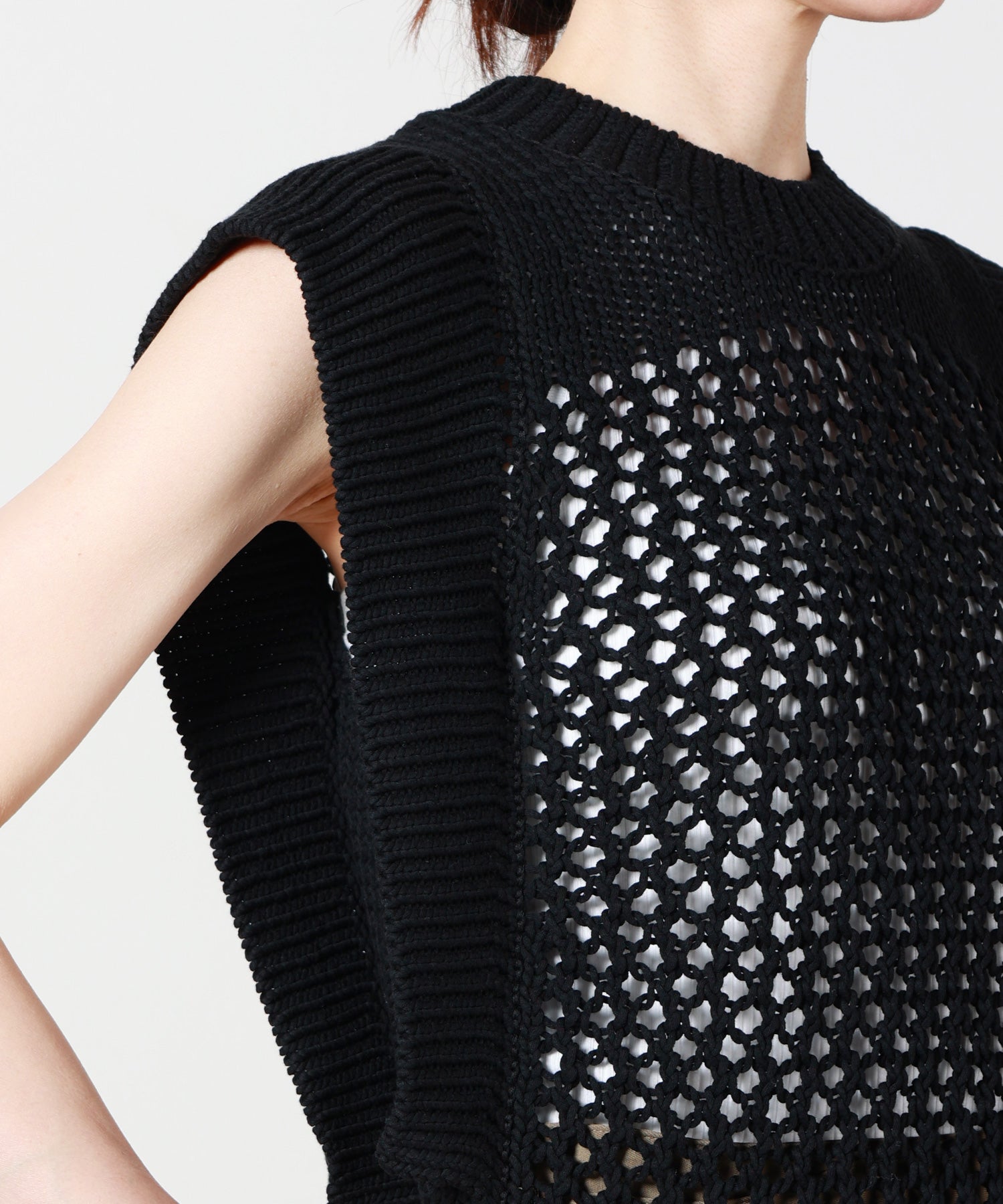 HYKE(ハイク)】 CROCHET SLEEVELESS KNIT｜PARIGOT ONLINE（パリゴ
