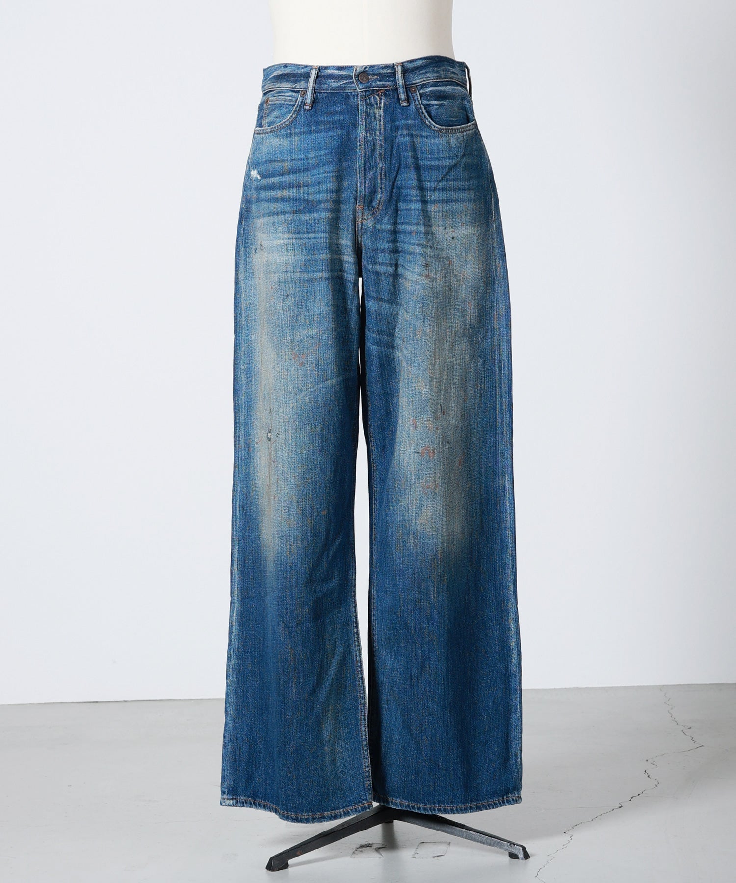 Acne Studios(アクネストゥディオズ)】 ルーズフィットデニムパンツ