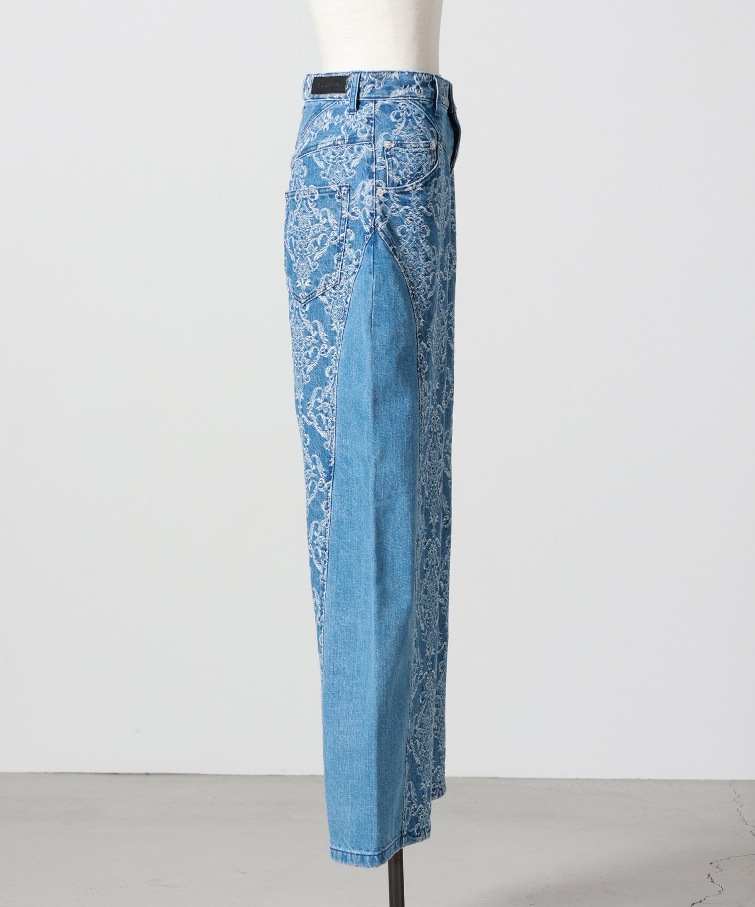 FETICO(フェティコ)】 DAMASK JACQUARD DENIM CURVE FIT HIGH RISE