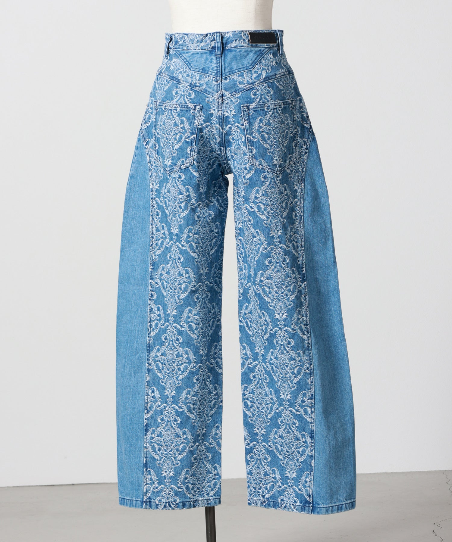 FETICO(フェティコ)】 DAMASK JACQUARD DENIM CURVE FIT HIGH RISE