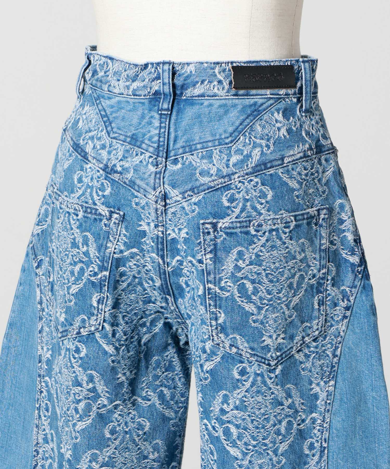 FETICO(フェティコ)】 DAMASK JACQUARD DENIM CURVE FIT HIGH RISE