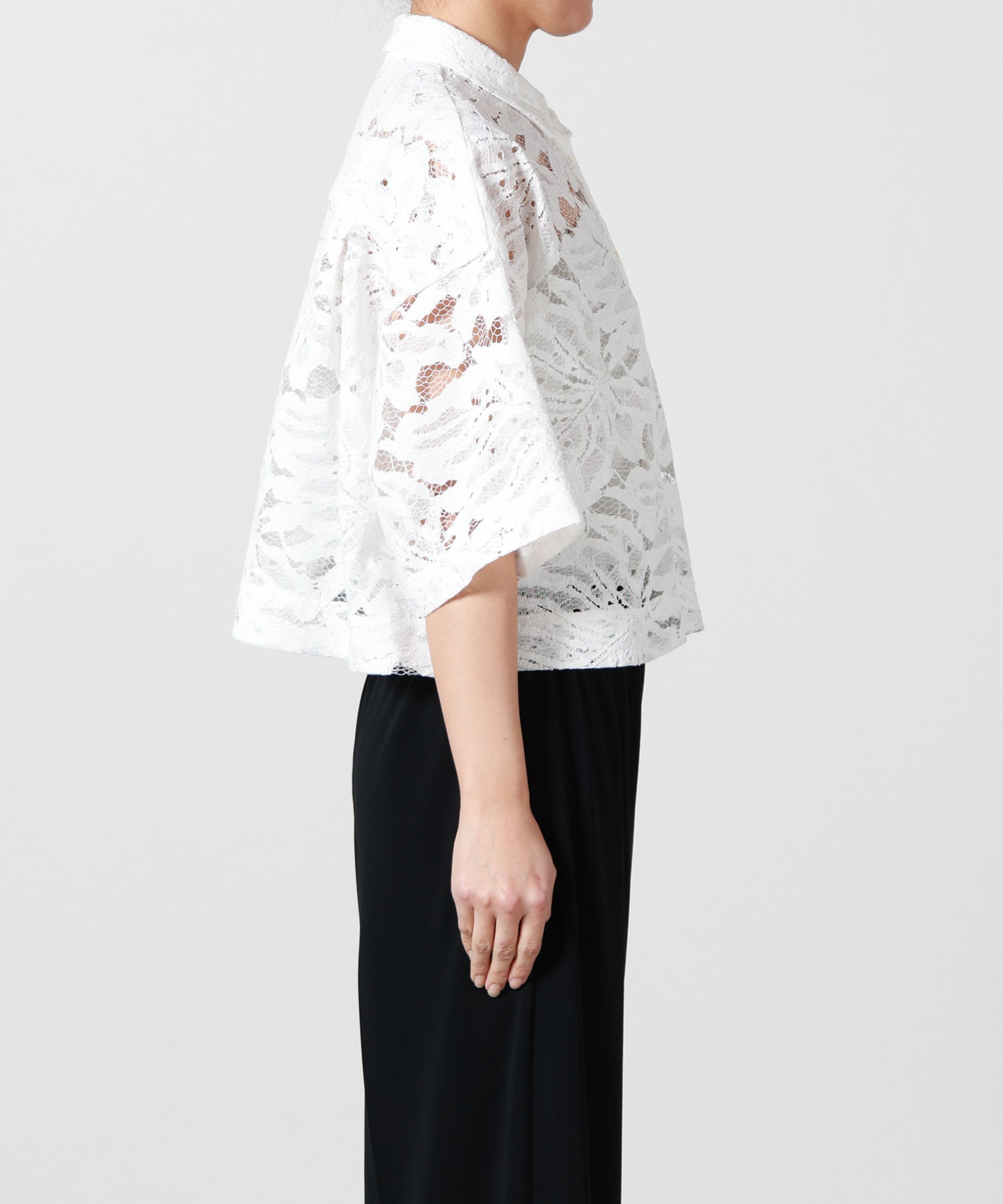 SACRA(サクラ)】 LEAF RASCHEL LACE CROPPED SHIRT｜PARIGOT ONLINE
