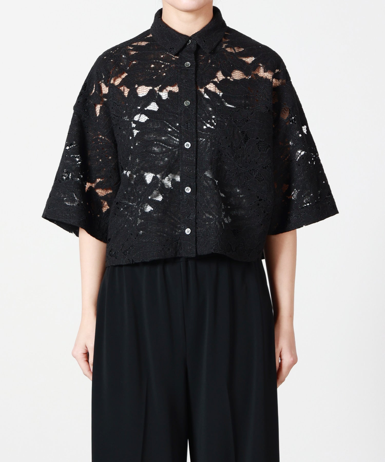 SACRA(サクラ)】 LEAF RASCHEL LACE CROPPED SHIRT｜PARIGOT ONLINE