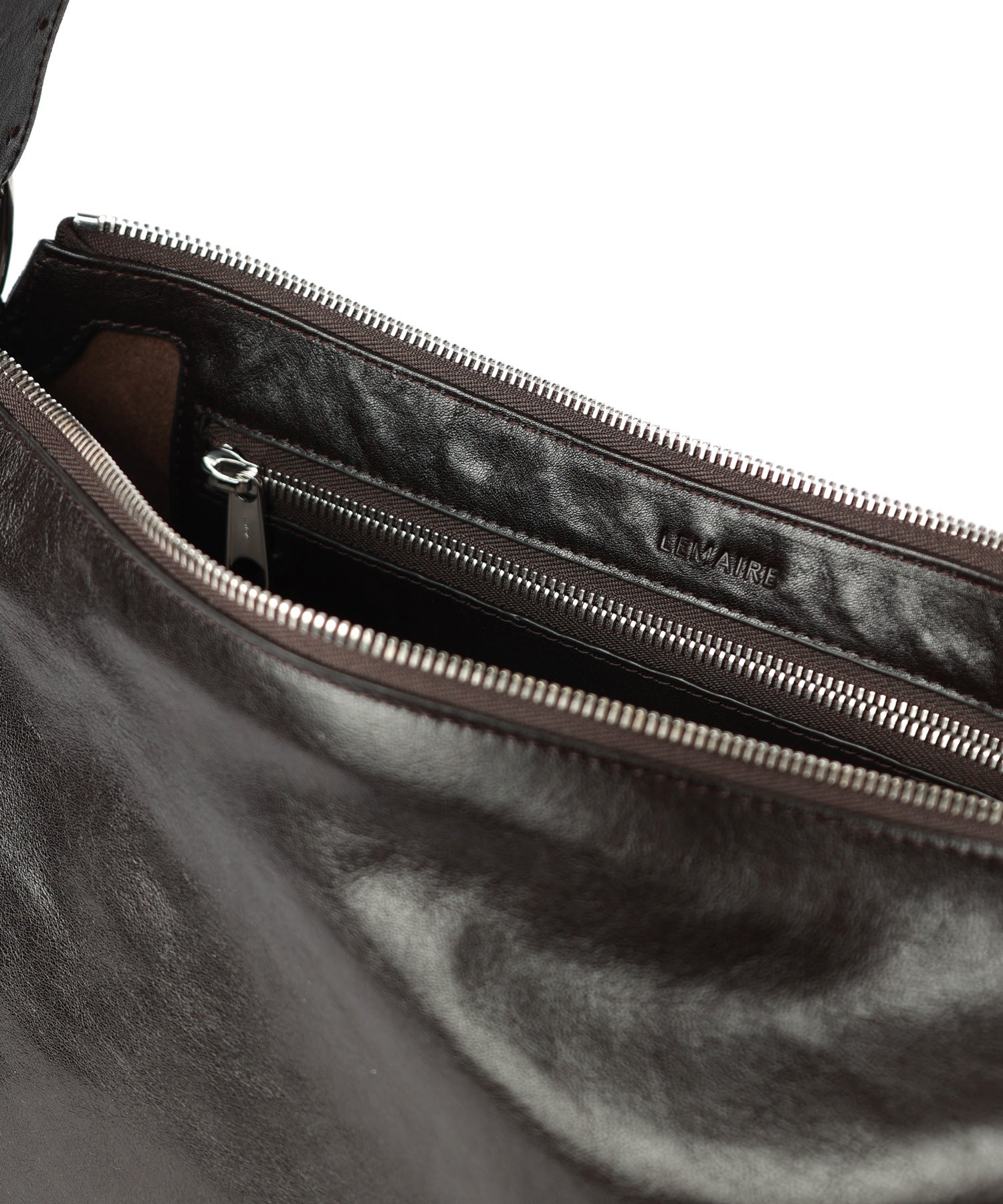 LEMAIRE(ルメール)】 BELTED BAGUETTE BAG IN LEATHER｜PARIGOT ONLINE
