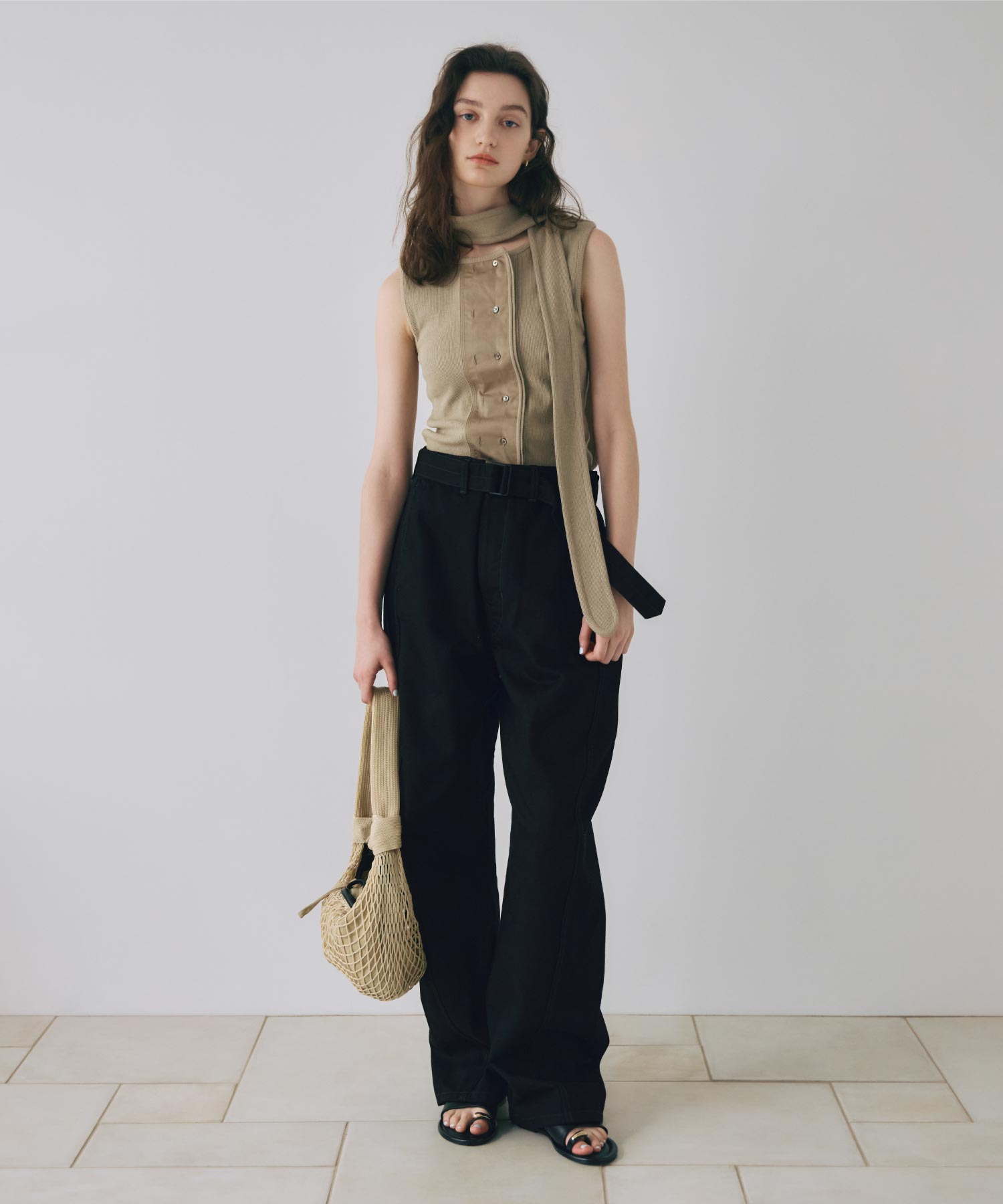 LEMAIRE(ルメール)】 ASYMMETRICAL FITTED TOP｜PARIGOT ONLINE