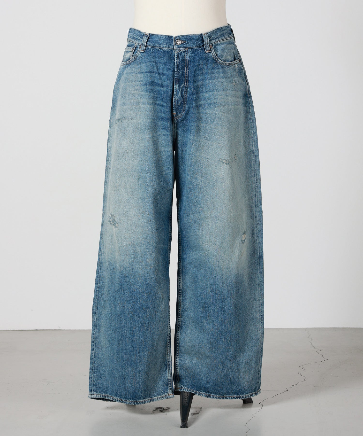 Acne Studios(アクネストゥディオズ)】 ルーズフィットジーンズ - 2023