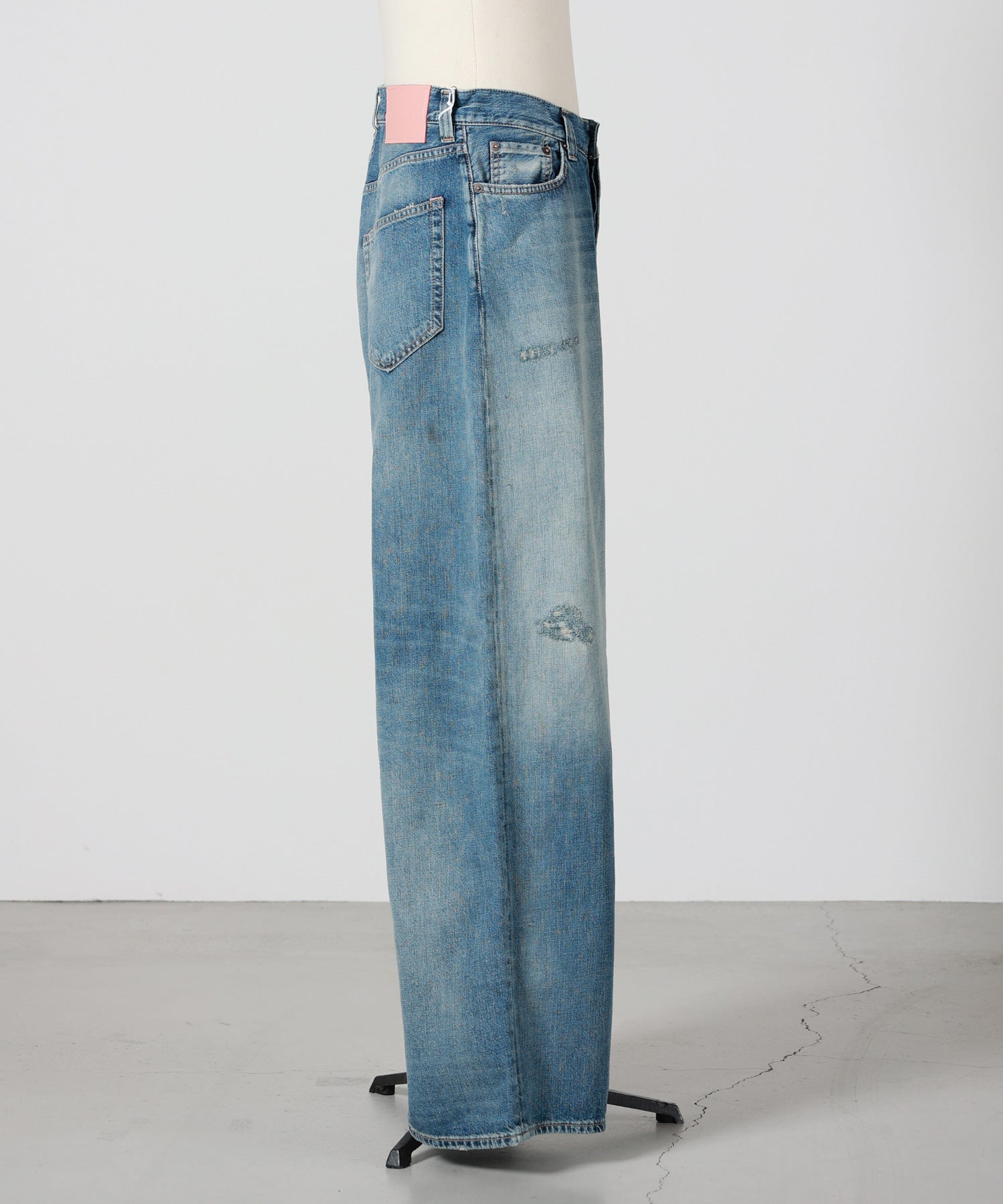 Acne Studios(アクネストゥディオズ)】 ルーズフィットジーンズ - 2023