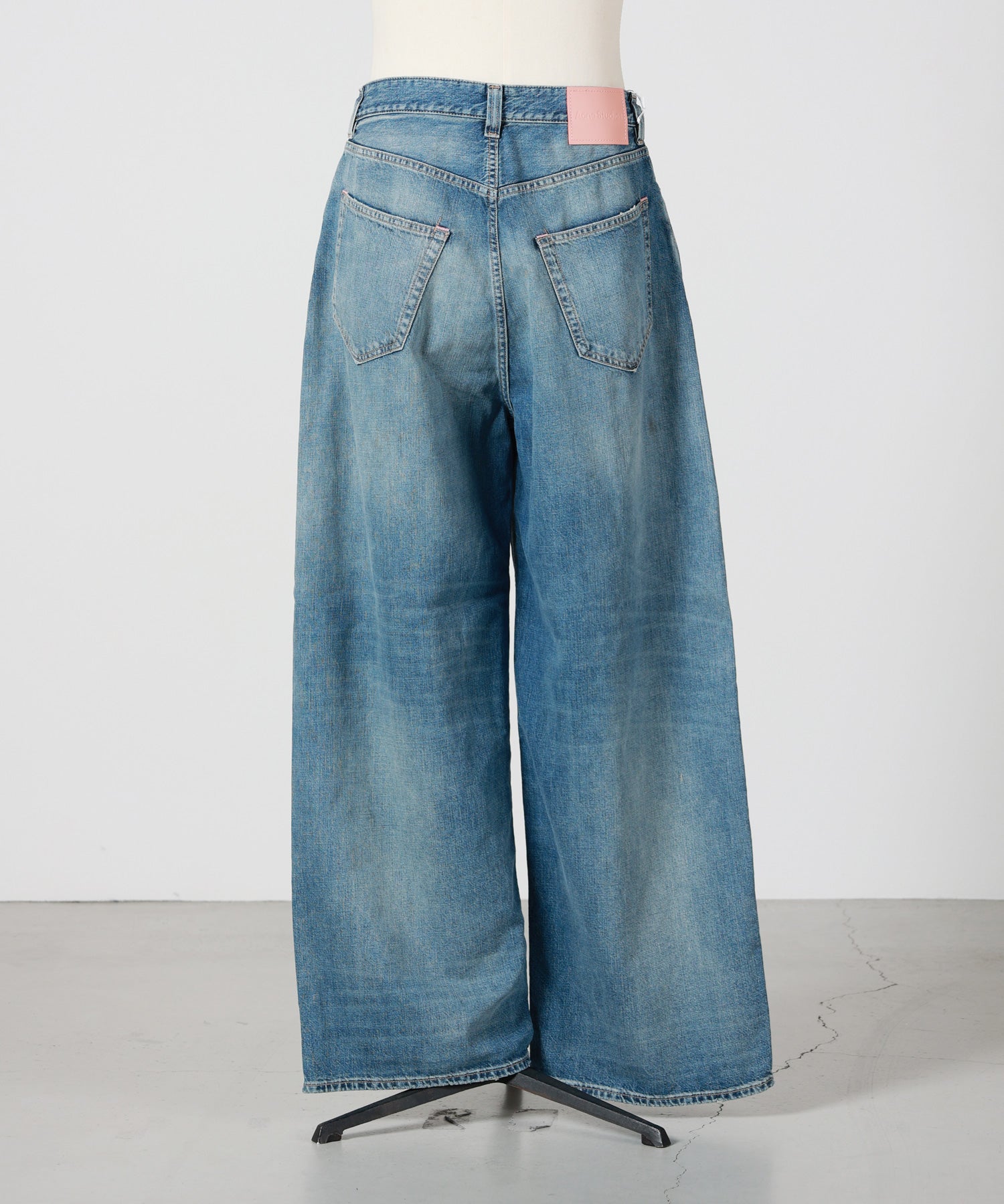 Acne Studios(アクネストゥディオズ)】 ルーズフィットジーンズ - 2023