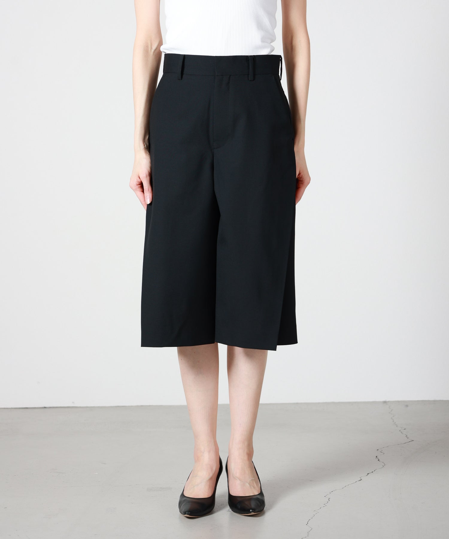 HYKE(ハイク)】 WOOL SIDE TUCK SHORTS｜PARIGOT ONLINE（パリゴ