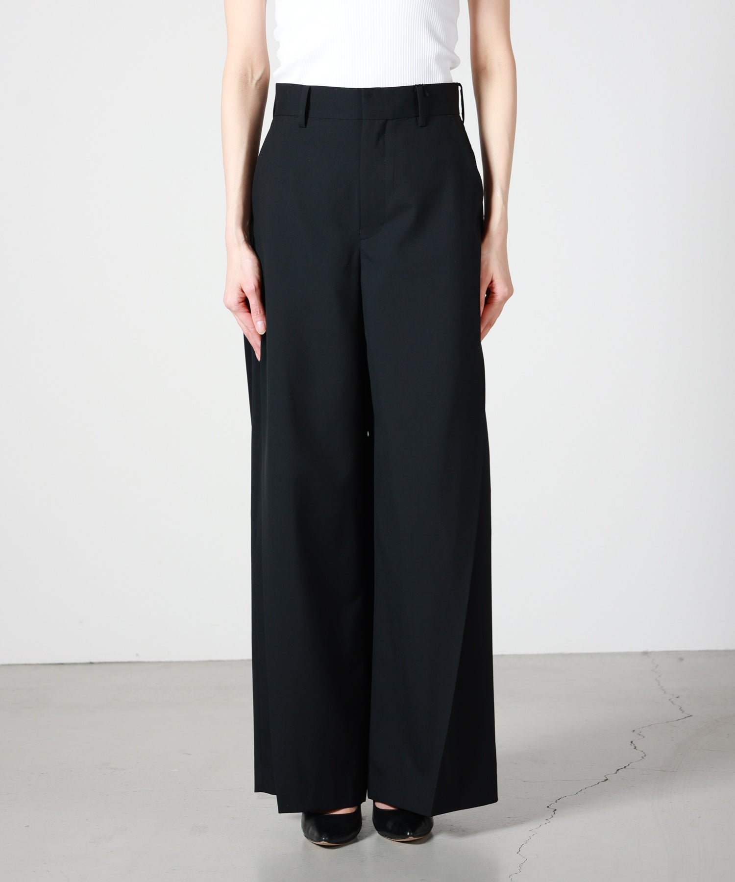 HYKE(ハイク)】 WOOL SIDE TUCK PANTS｜PARIGOT ONLINE（パリゴ