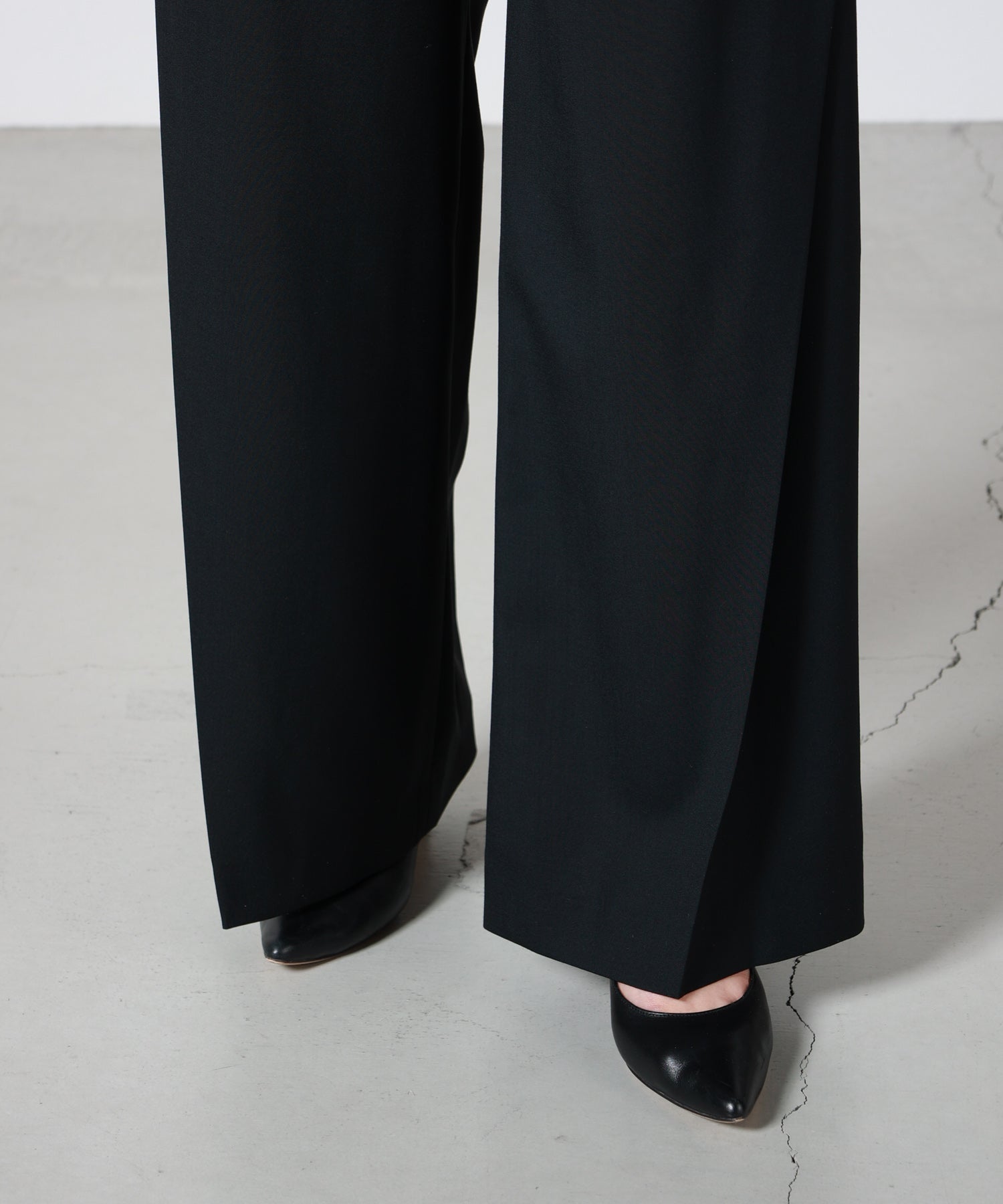 HYKE(ハイク)】 WOOL SIDE TUCK PANTS｜PARIGOT ONLINE（パリゴ