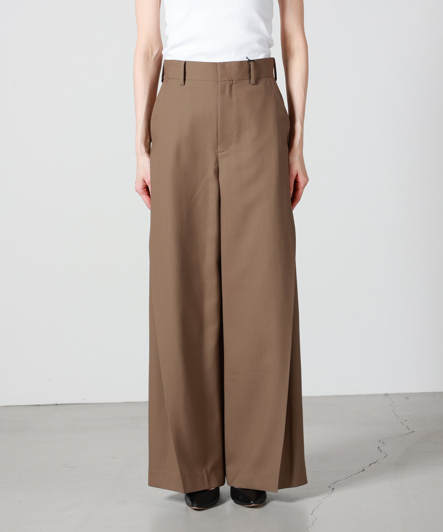 HYKE(ハイク)】 WOOL SIDE TUCK PANTS｜PARIGOT ONLINE（パリゴ