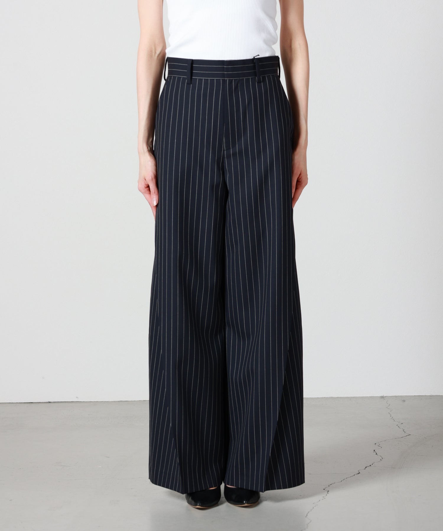 HYKE(ハイク)】 STRIPE SIDE TUCK PANTS｜PARIGOT ONLINE（パリゴ