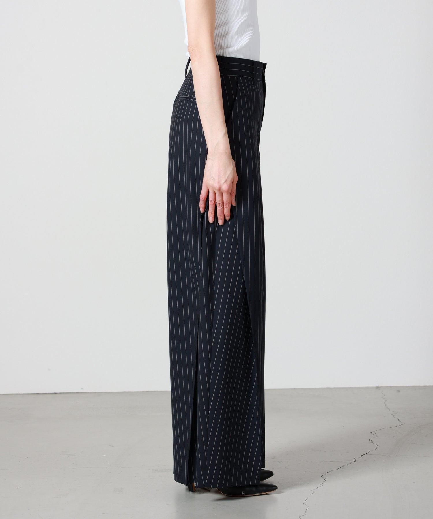HYKE(ハイク)】 STRIPE SIDE TUCK PANTS｜PARIGOT ONLINE（パリゴ