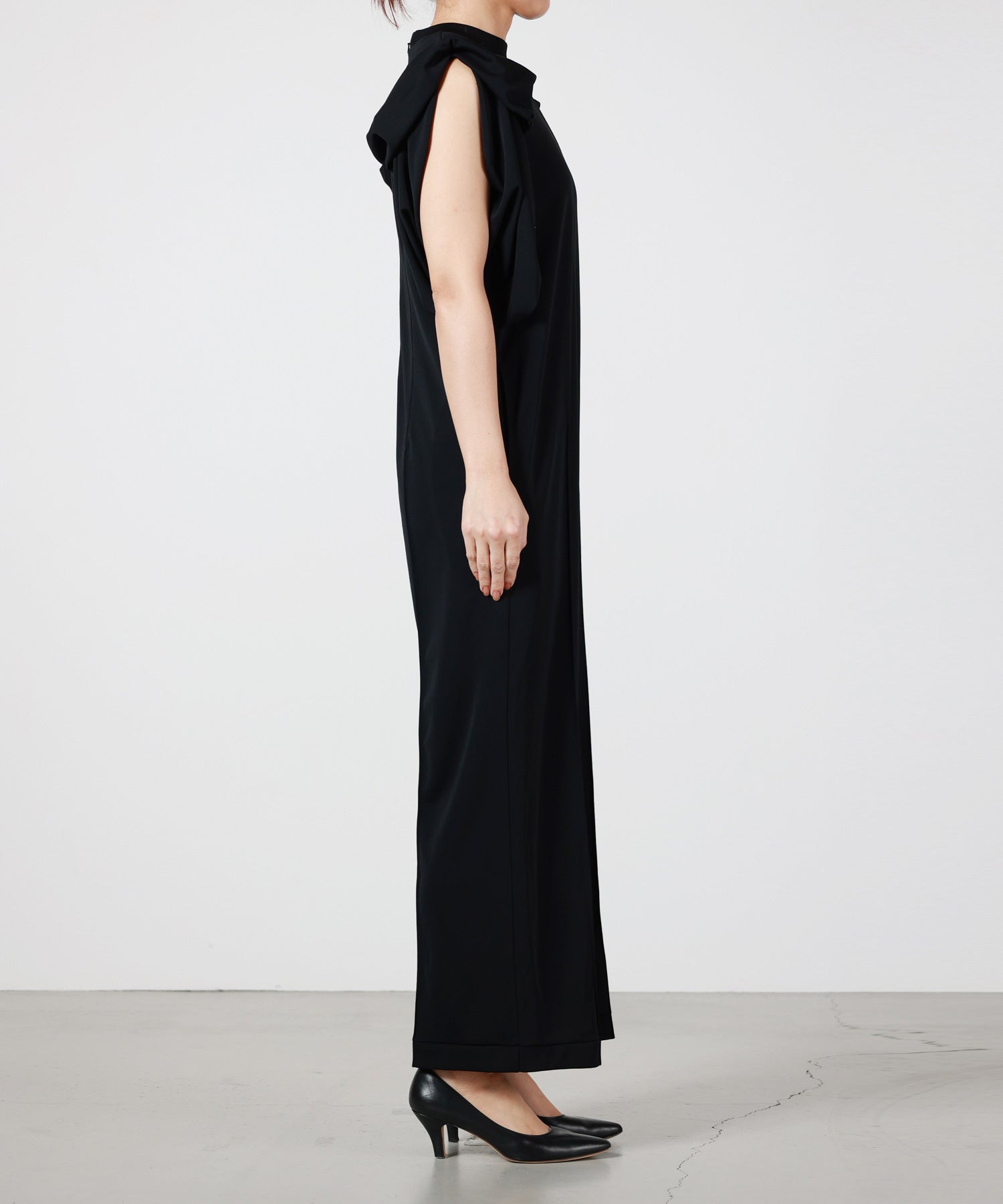 TOGA PULLA(トーガプルラ)】 ROLL SLEEVE JUMPSUITS｜PARIGOT ONLINE