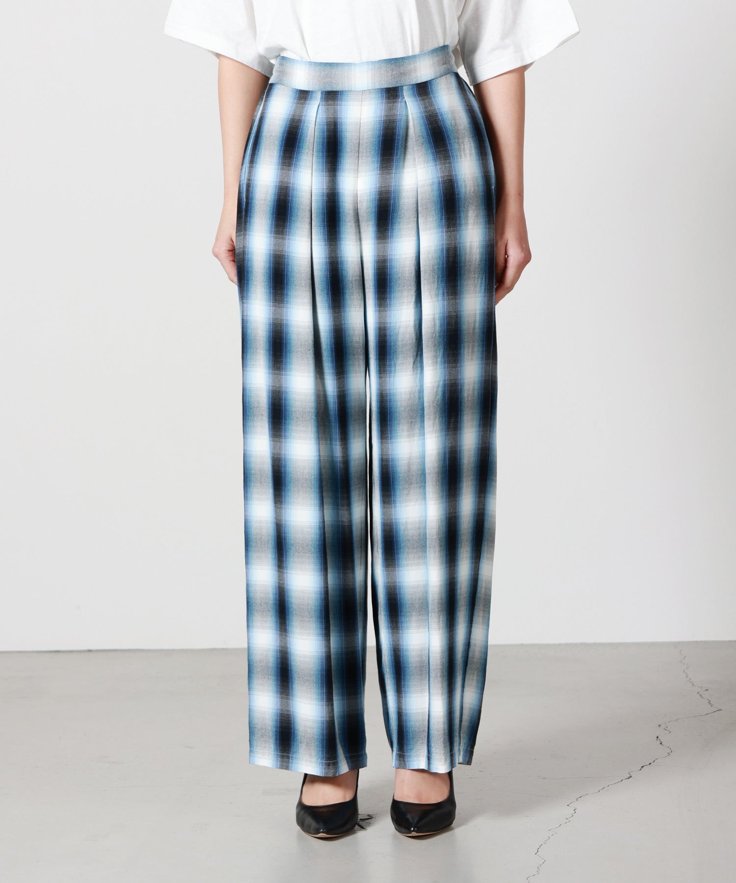 PHEENY(フィーニー)】 Rayon Ombre Check Gathered Pants｜PARIGOT