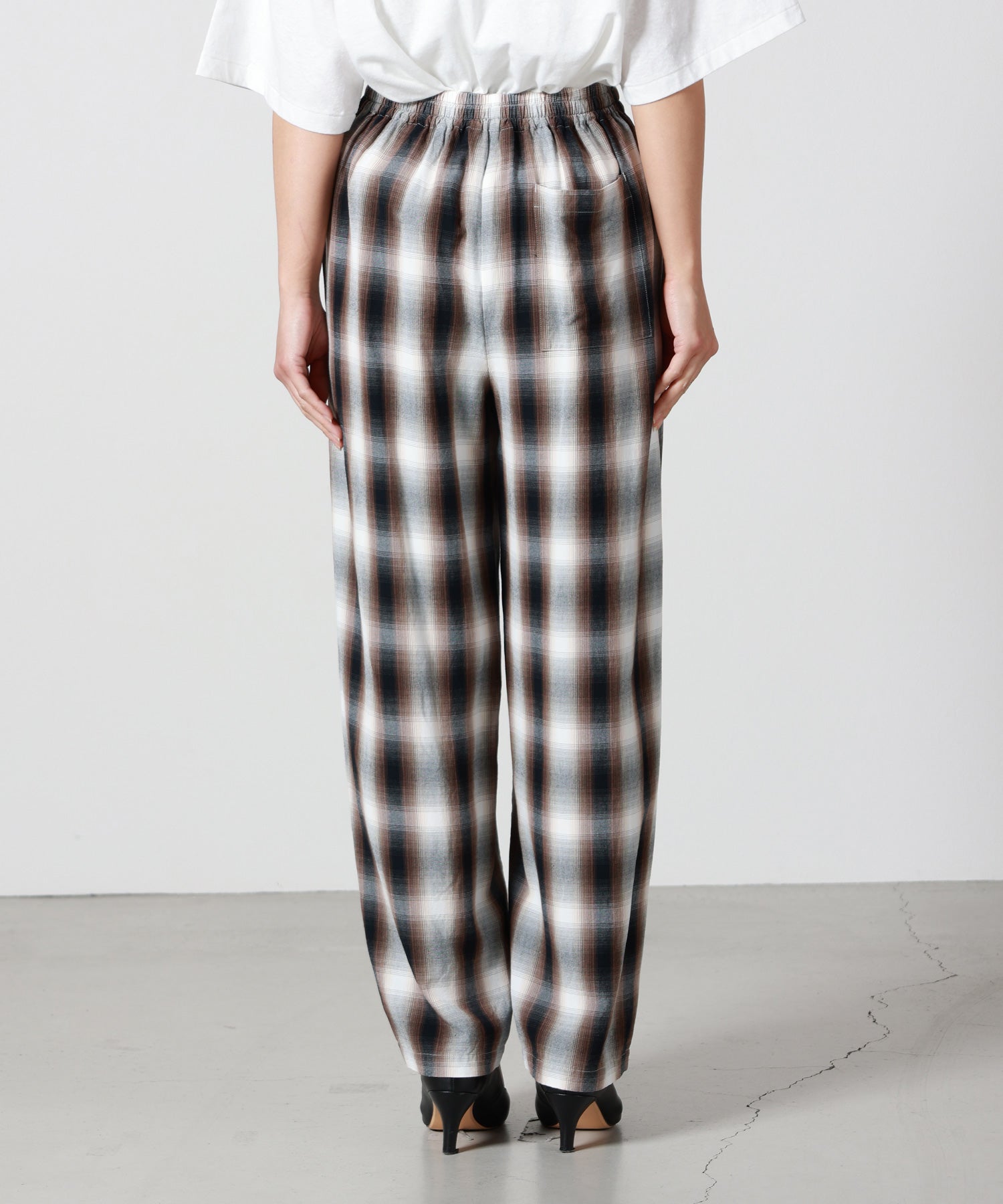 PHEENY(フィーニー)】 Rayon Ombre Check Gathered Pants｜PARIGOT