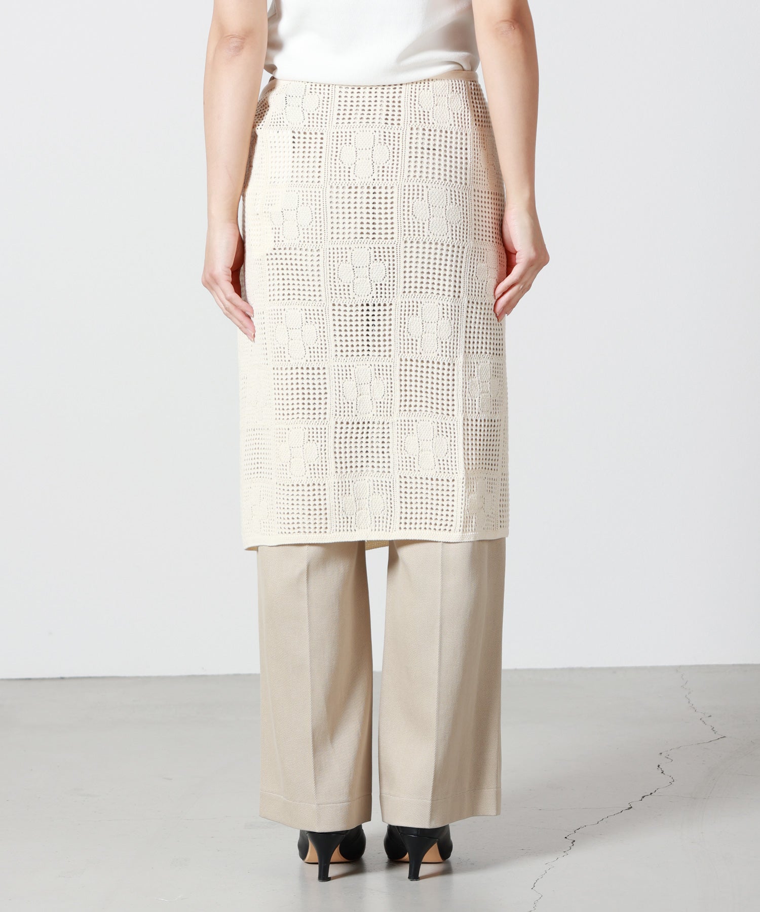 PHEENY(フィーニー)】 Cotton Lace Stitch Apron｜PARIGOT ONLINE