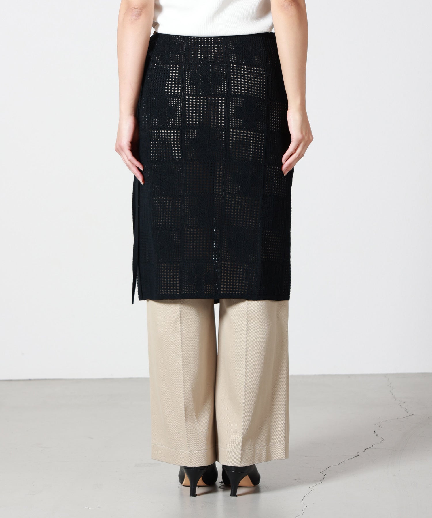 PHEENY(フィーニー)】 Cotton Lace Stitch Apron｜PARIGOT ONLINE