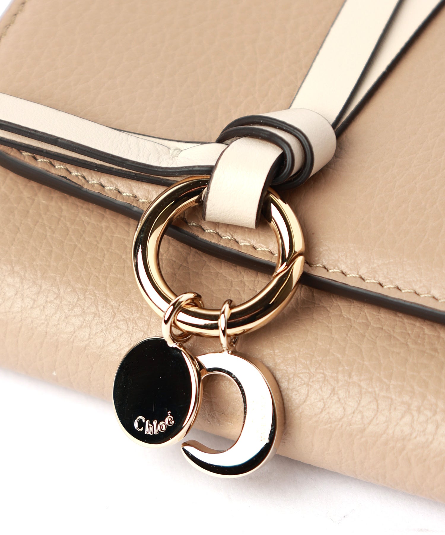Chloe(クロエ)】 グレインレザー製ALPHABETスモールトリフォールド