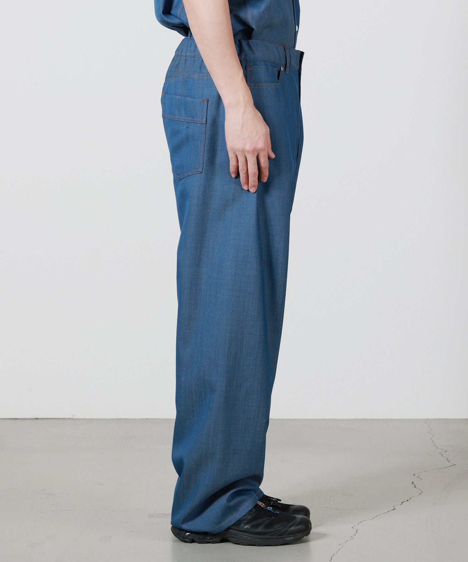 OVERCOAT(オーバーコート)】 DENIM PANTS IN BLUE DENIM｜PARIGOT