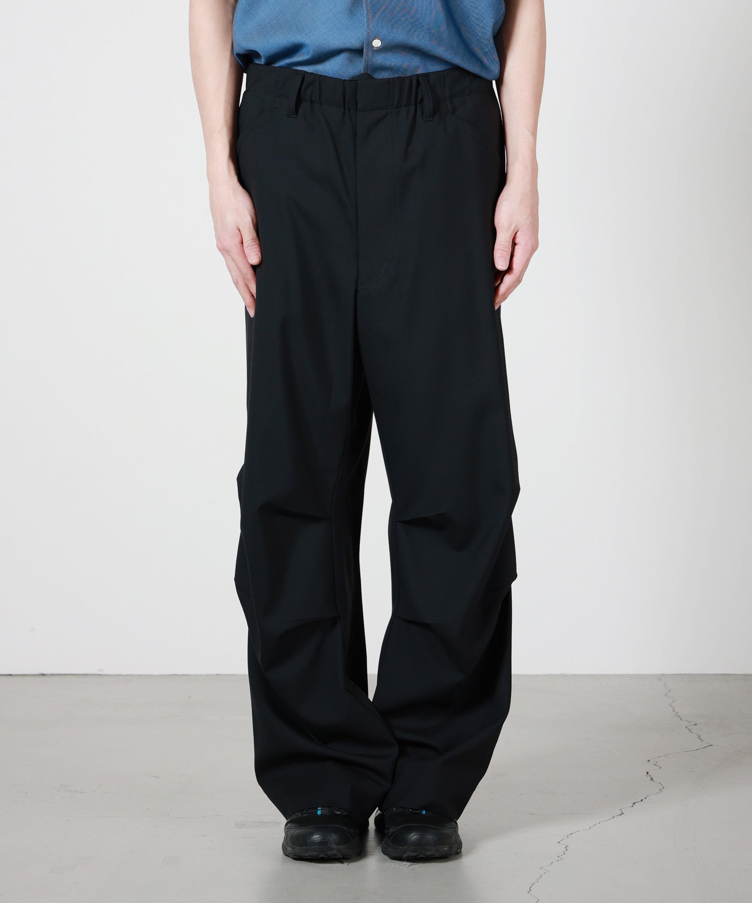 OVERCOAT(オーバーコート)】 CARGO PANTS IN WOOL TROPICAL｜PARIGOT