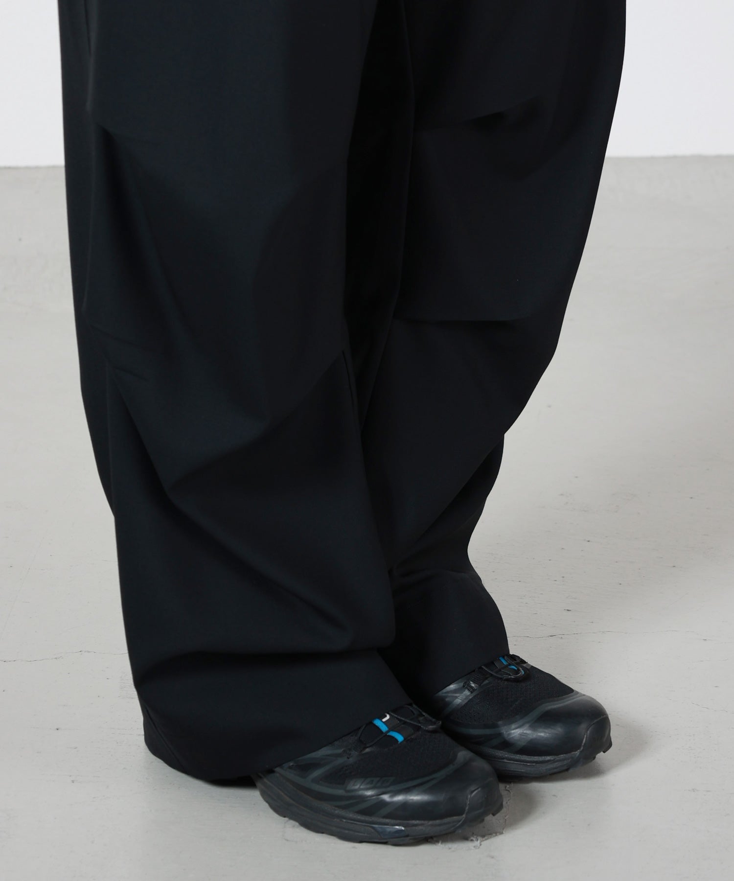 OVERCOAT(オーバーコート)】 CARGO PANTS IN WOOL TROPICAL｜PARIGOT