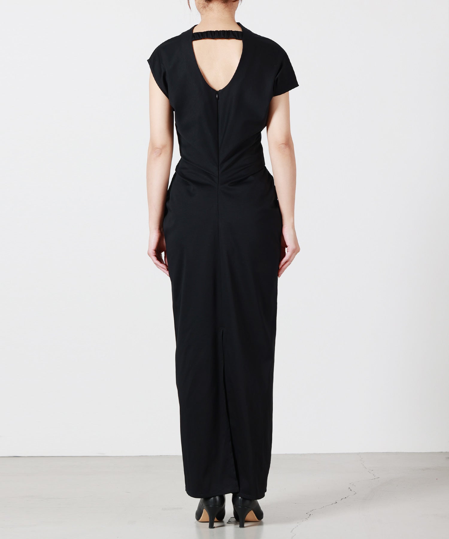 IHNN(イン)】 Whilffling Dress｜PARIGOT ONLINE（パリゴオンライン）