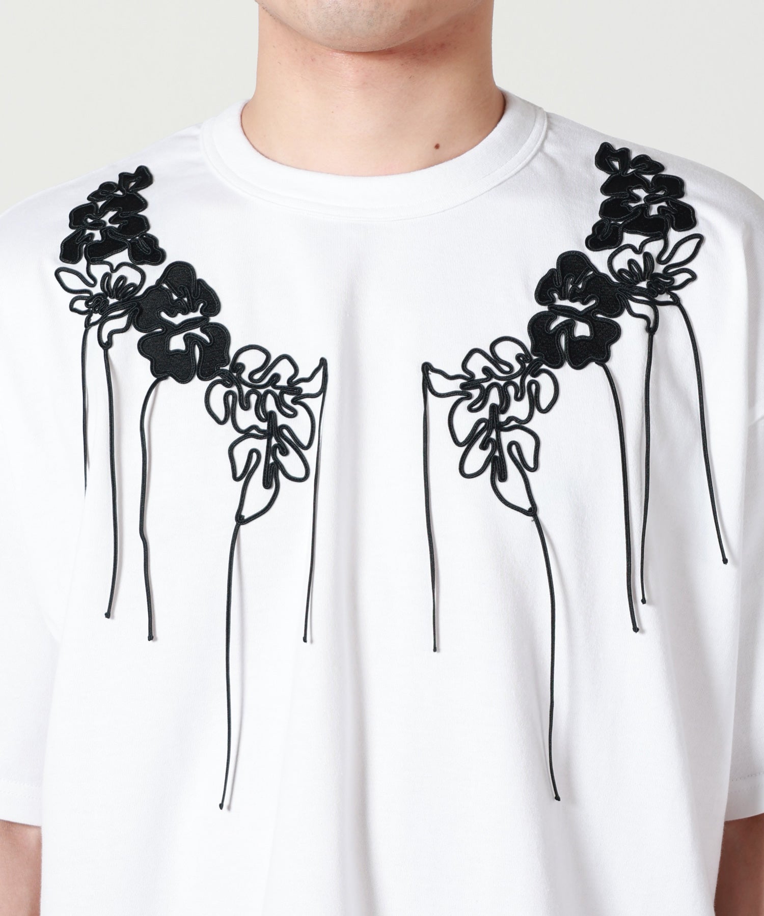 センソユニコ Cube-cube 立体モチーフ 刺繍 長袖シャツ ホワイト yoshio kubo(ヨシオクボ)】 CORD FLOWER S/S T｜PARIGOT ONLINE