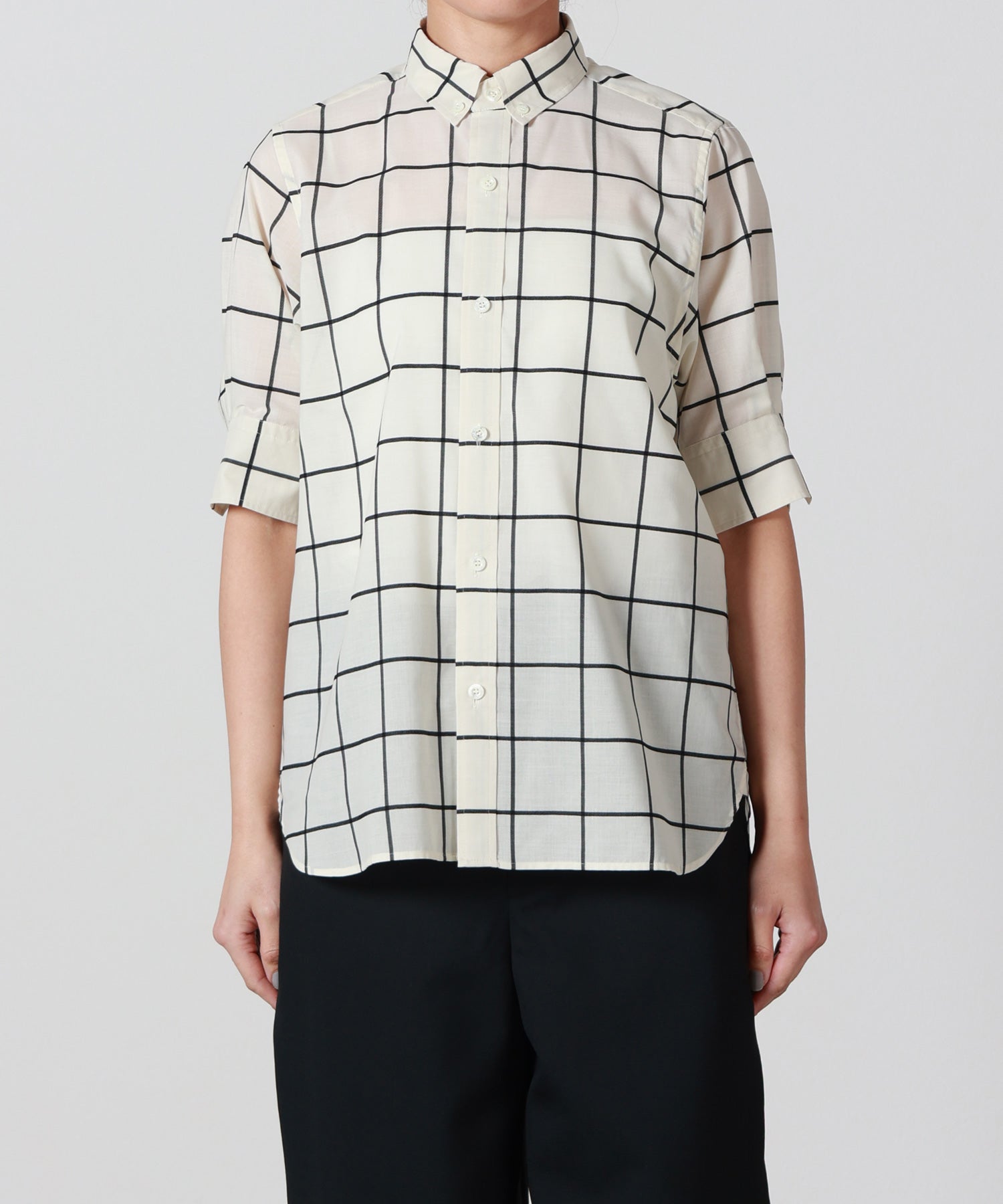 HYKE(ハイク)】 SHEER BACK WINDOWPANE SHORT SLV BLOUSE｜PARIGOT