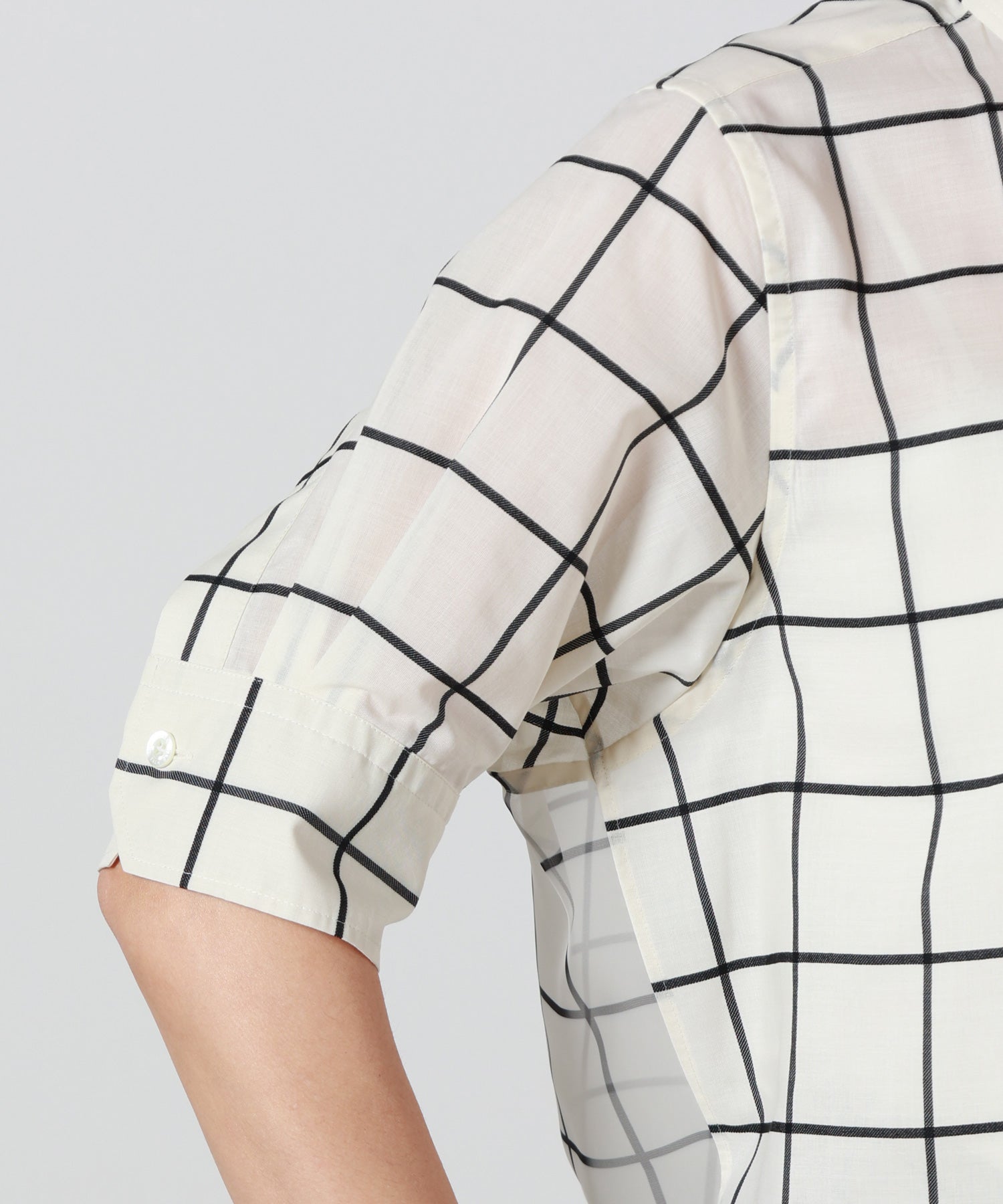 HYKE(ハイク)】 SHEER BACK WINDOWPANE SHORT SLV BLOUSE｜PARIGOT