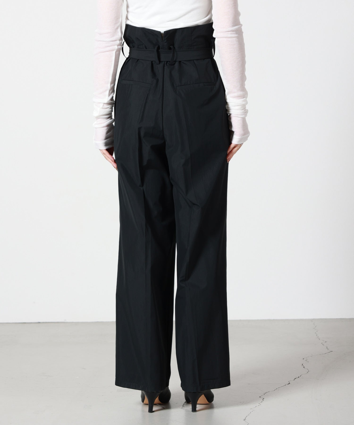 CINOH(チノ)】 TUCK BELT PANTS｜PARIGOT ONLINE（パリゴオンライン）