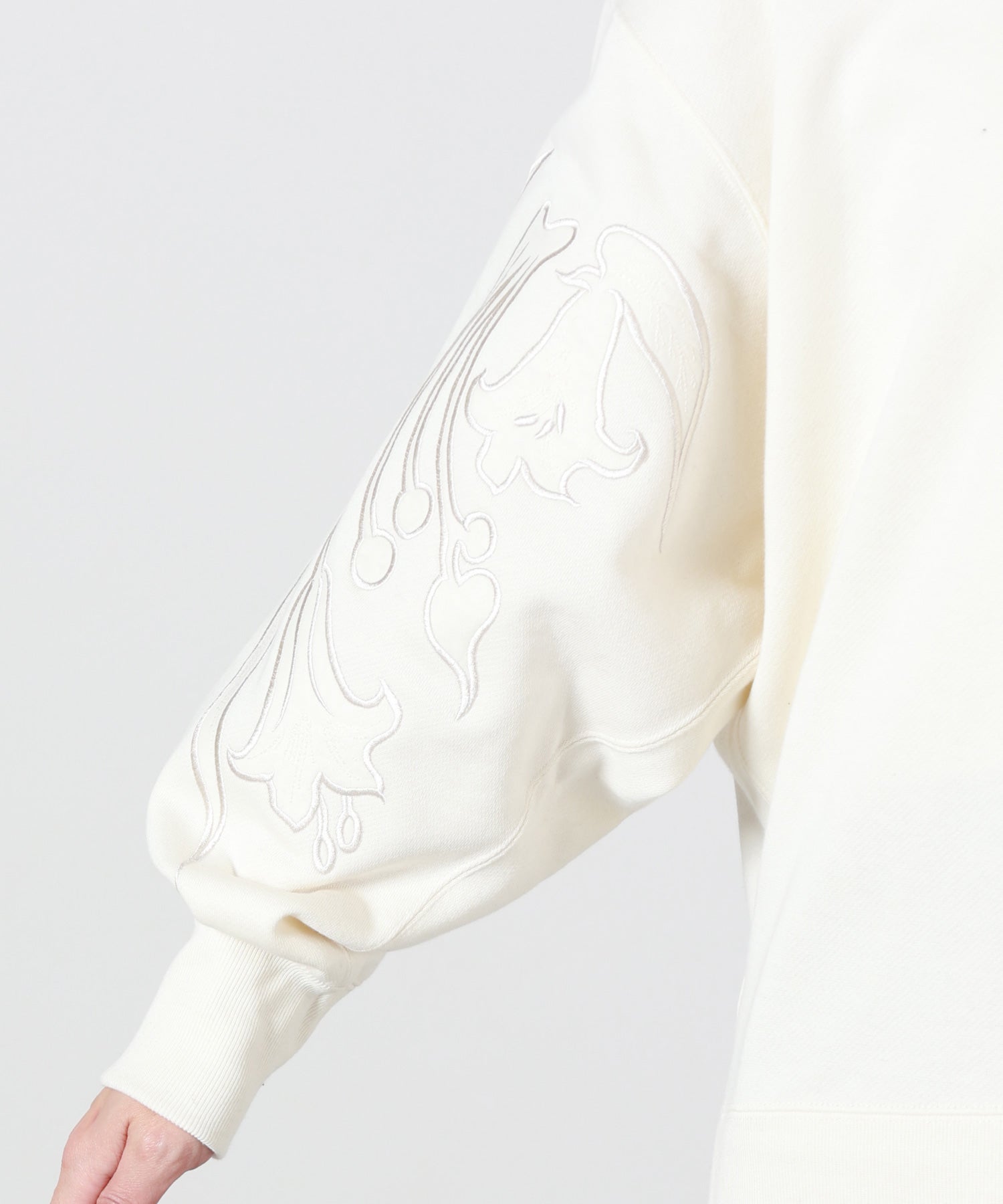 Mame Kurogouchi(マメ クロゴウチ)】 Floral Embroidery Oversized