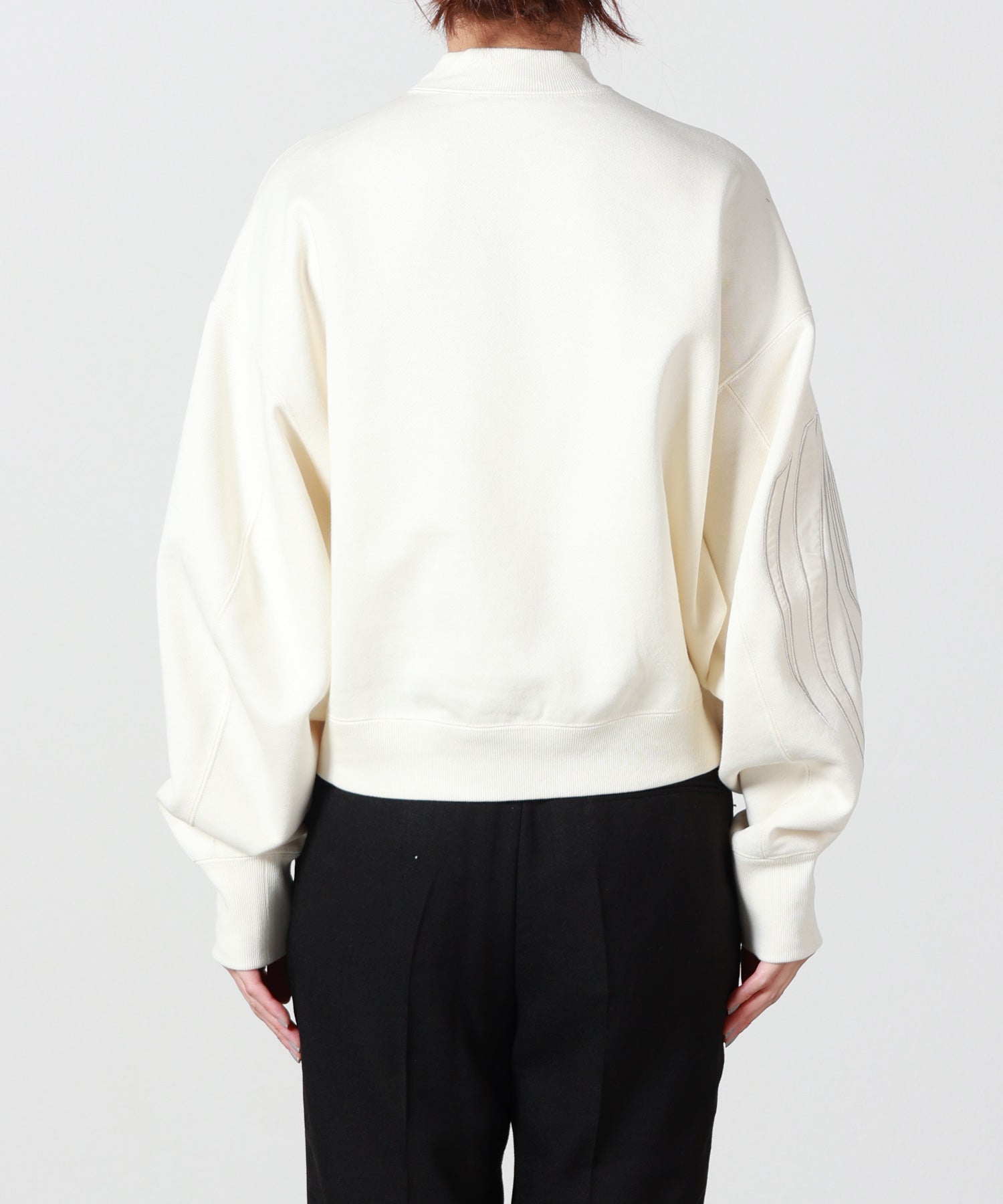 Mame Kurogouchi(マメ クロゴウチ)】 Floral Embroidery Short Sweat