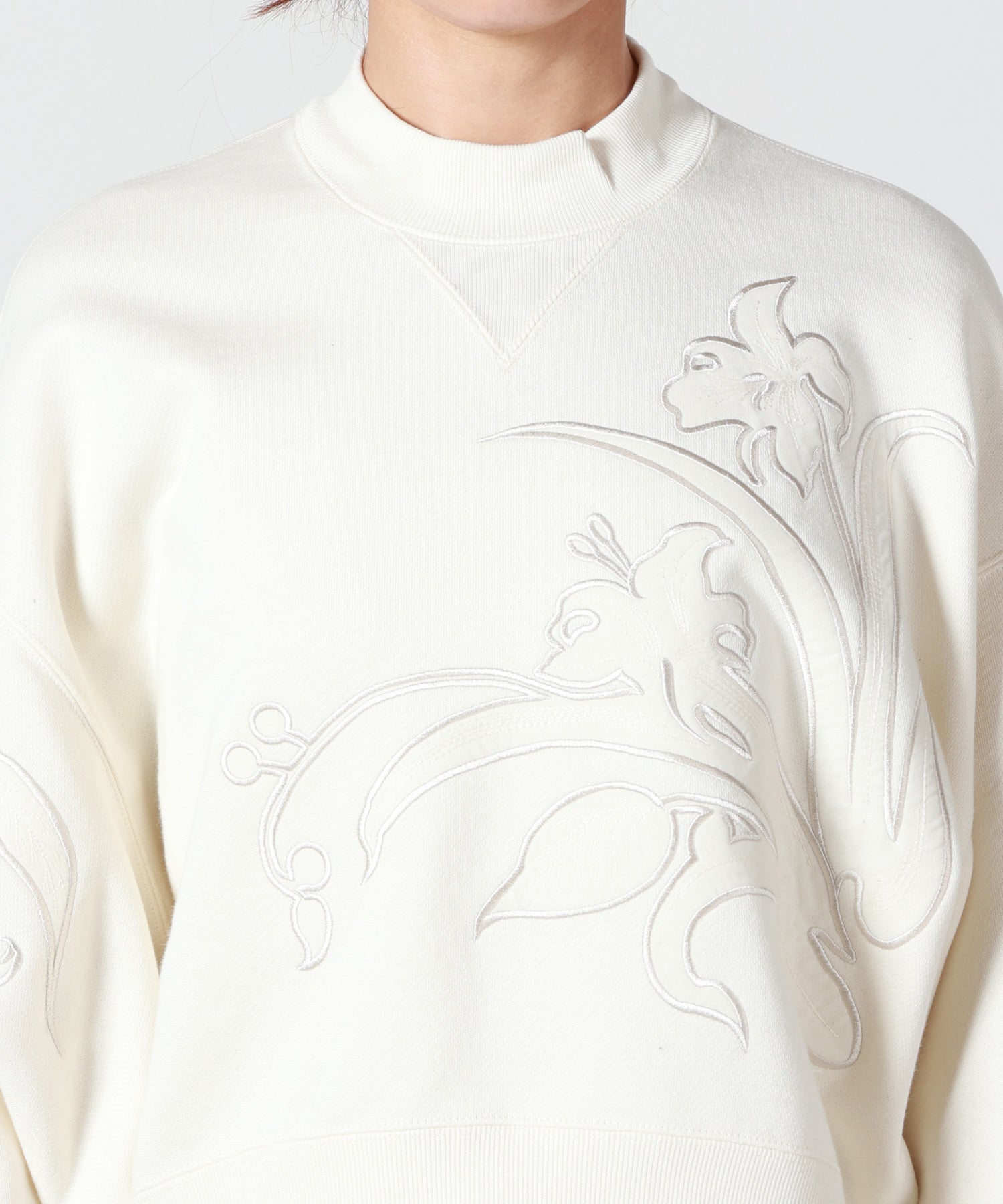 mame kurogouchi オーバーサイズ 刺繍 スウェット ホワイト Floral Embroidery Oversized Sweat
