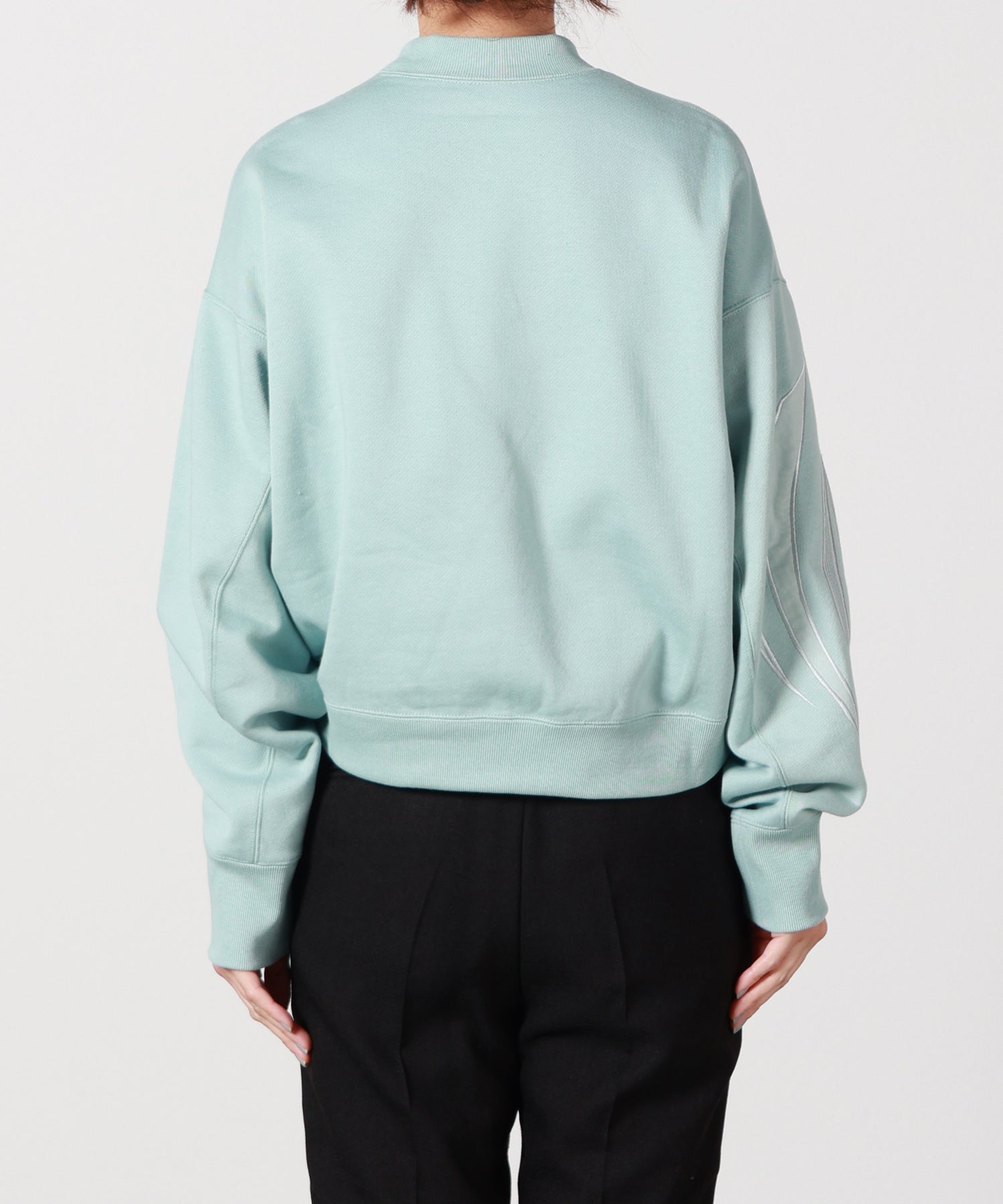 Mame Kurogouchi(マメ クロゴウチ)】 Floral Embroidery Short Sweat