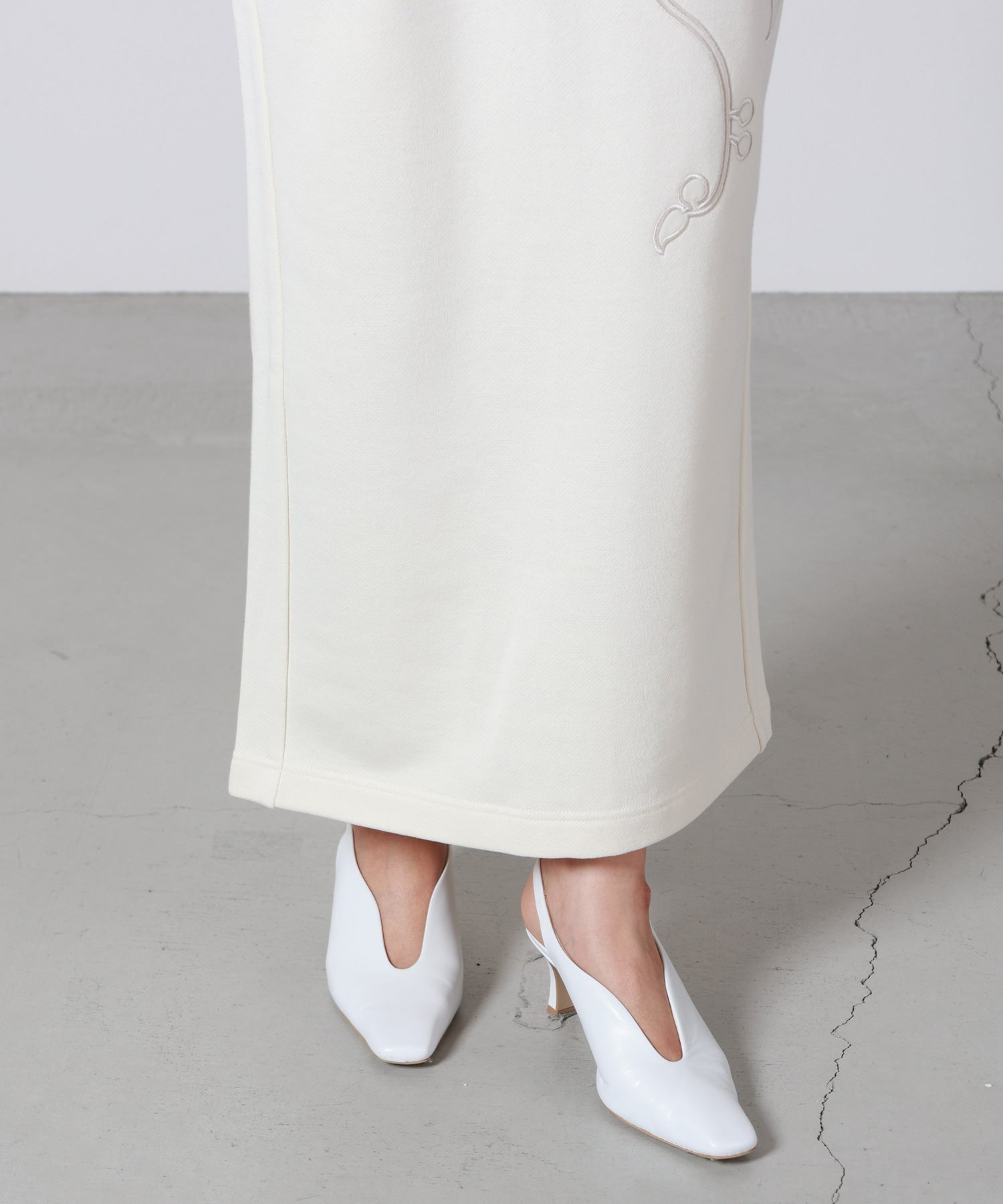 Mame Kurogouchi(マメ クロゴウチ)】 Floral Embroidery Sweat Skirt