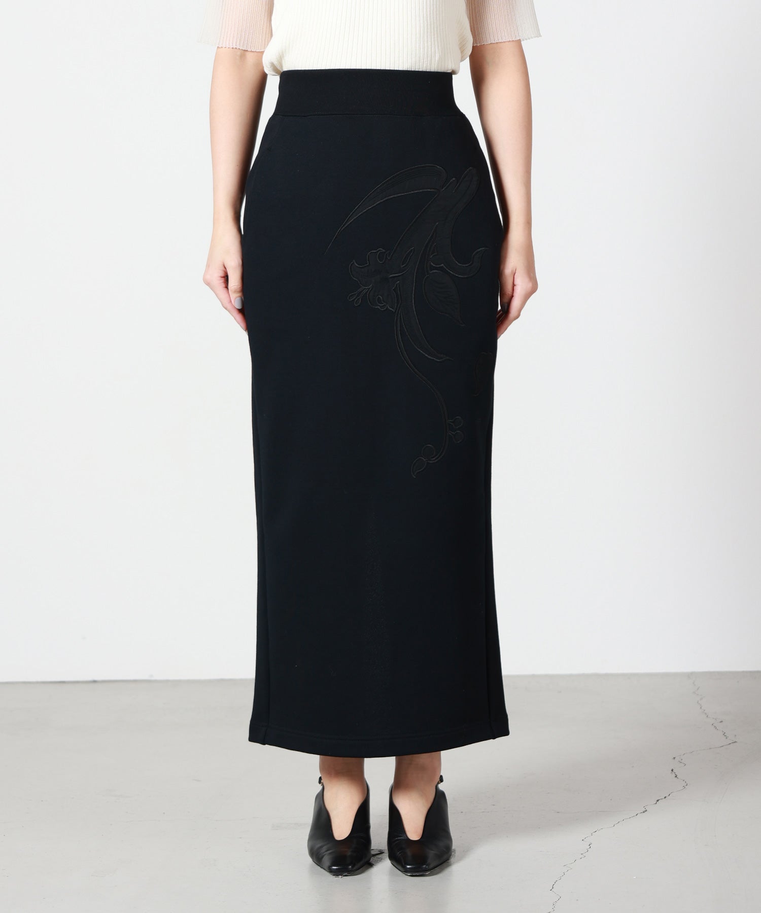 Mame Kurogouchi(マメ クロゴウチ)】 Floral Embroidery Sweat Skirt